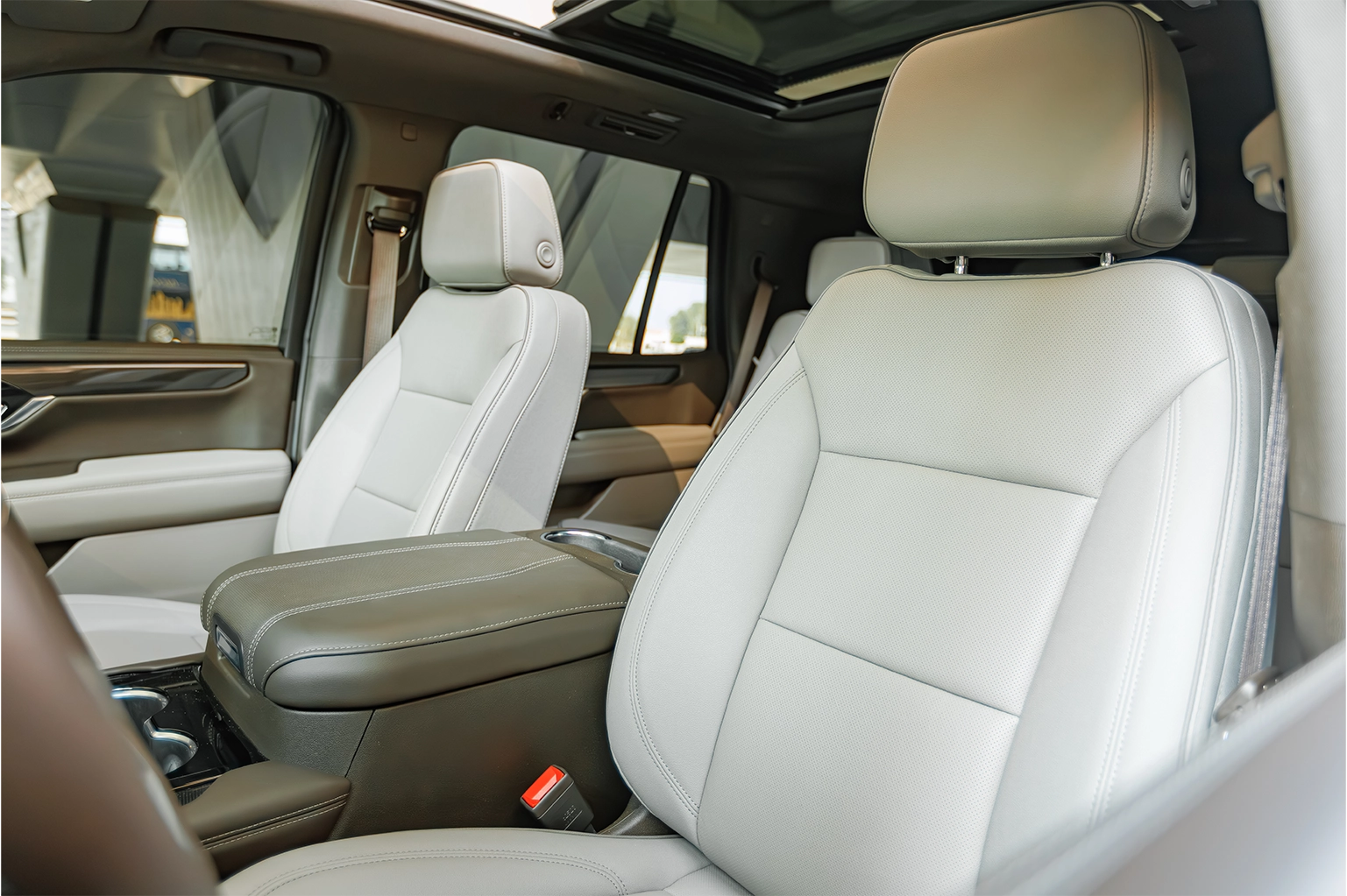 Rent GMC Yukon Denali Black in Dubai photo 5