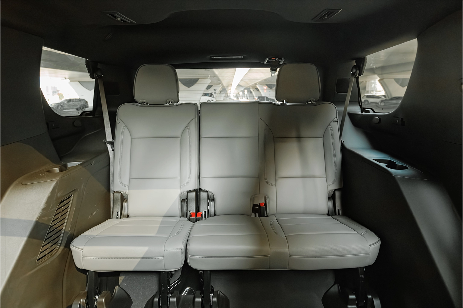 Rent GMC Yukon Denali Black in Dubai photo 6