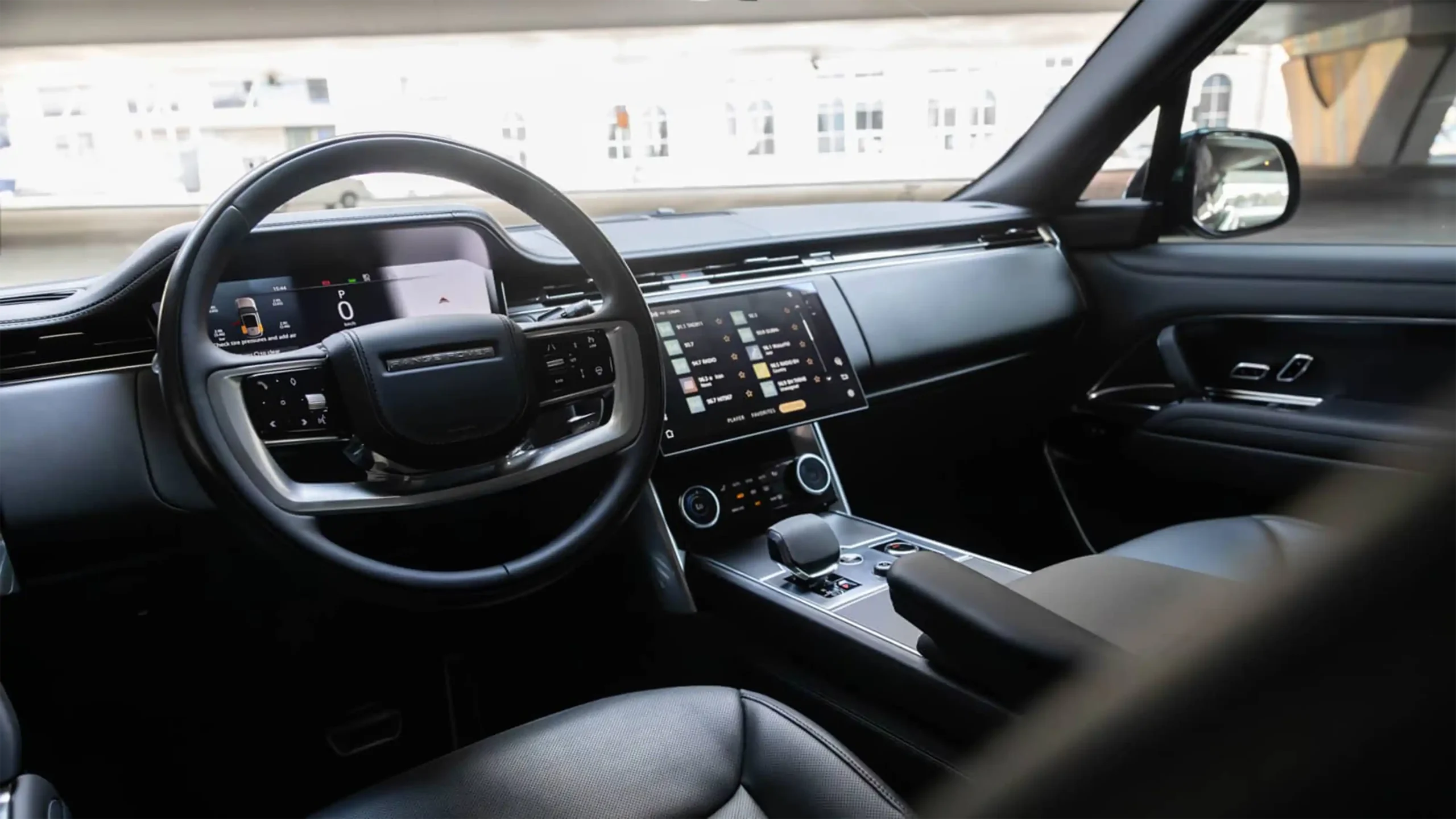 Rent Land Rover Range Rover Vogue Black in Dubai photo 4
