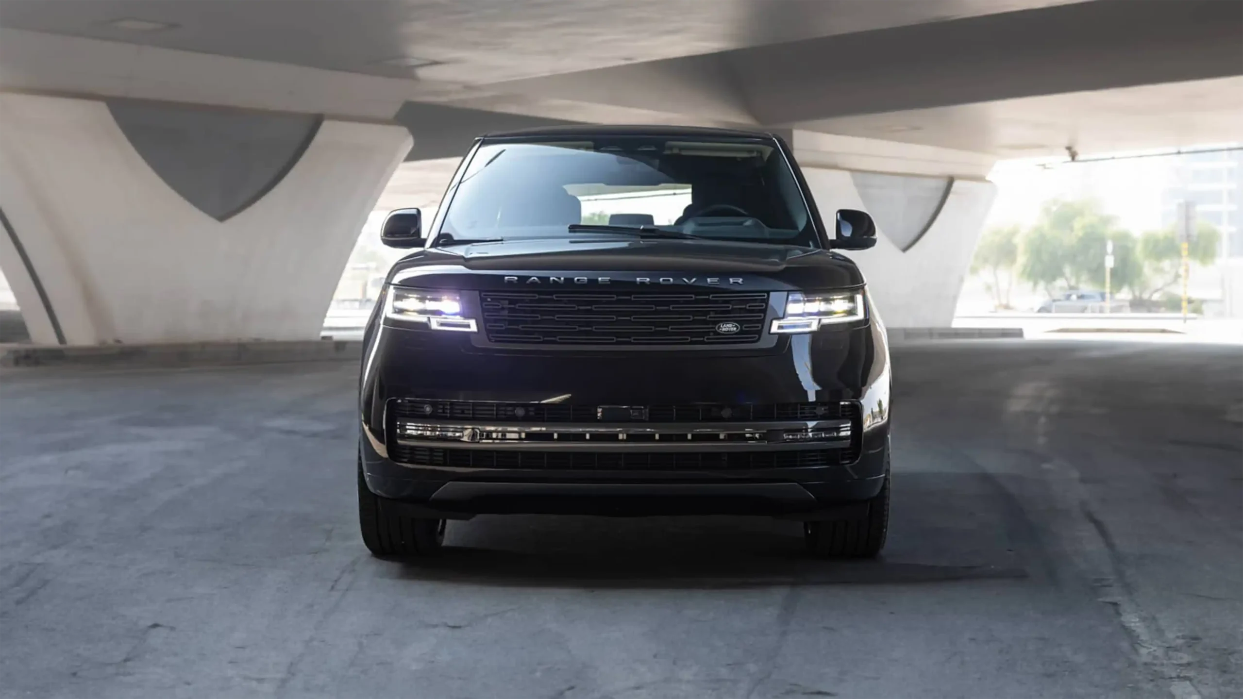 Rent Land Rover Range Rover Vogue Black in Dubai photo 6