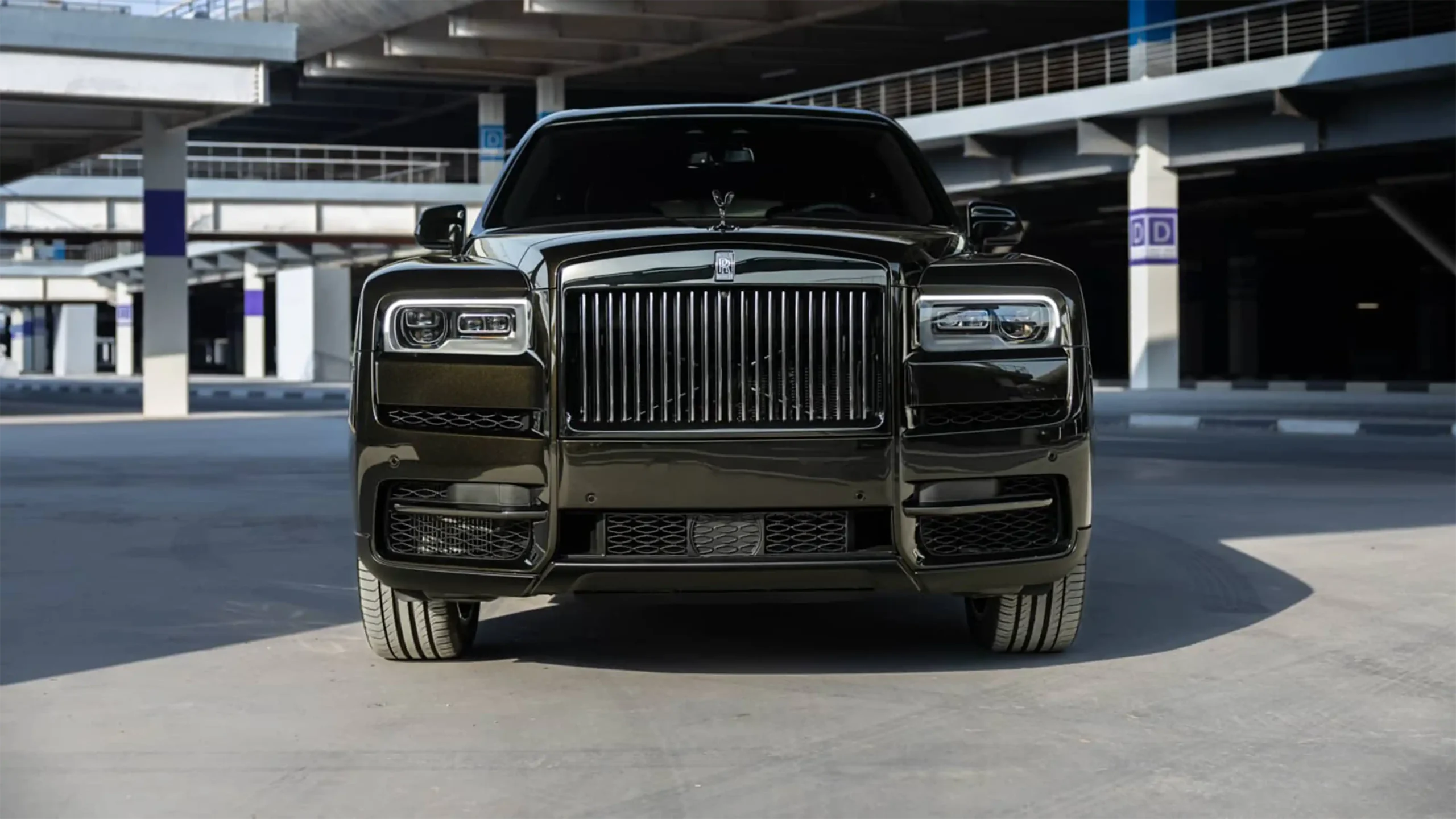 Rolls-Royce Cullinan Green for Rent in Dubai photo 3