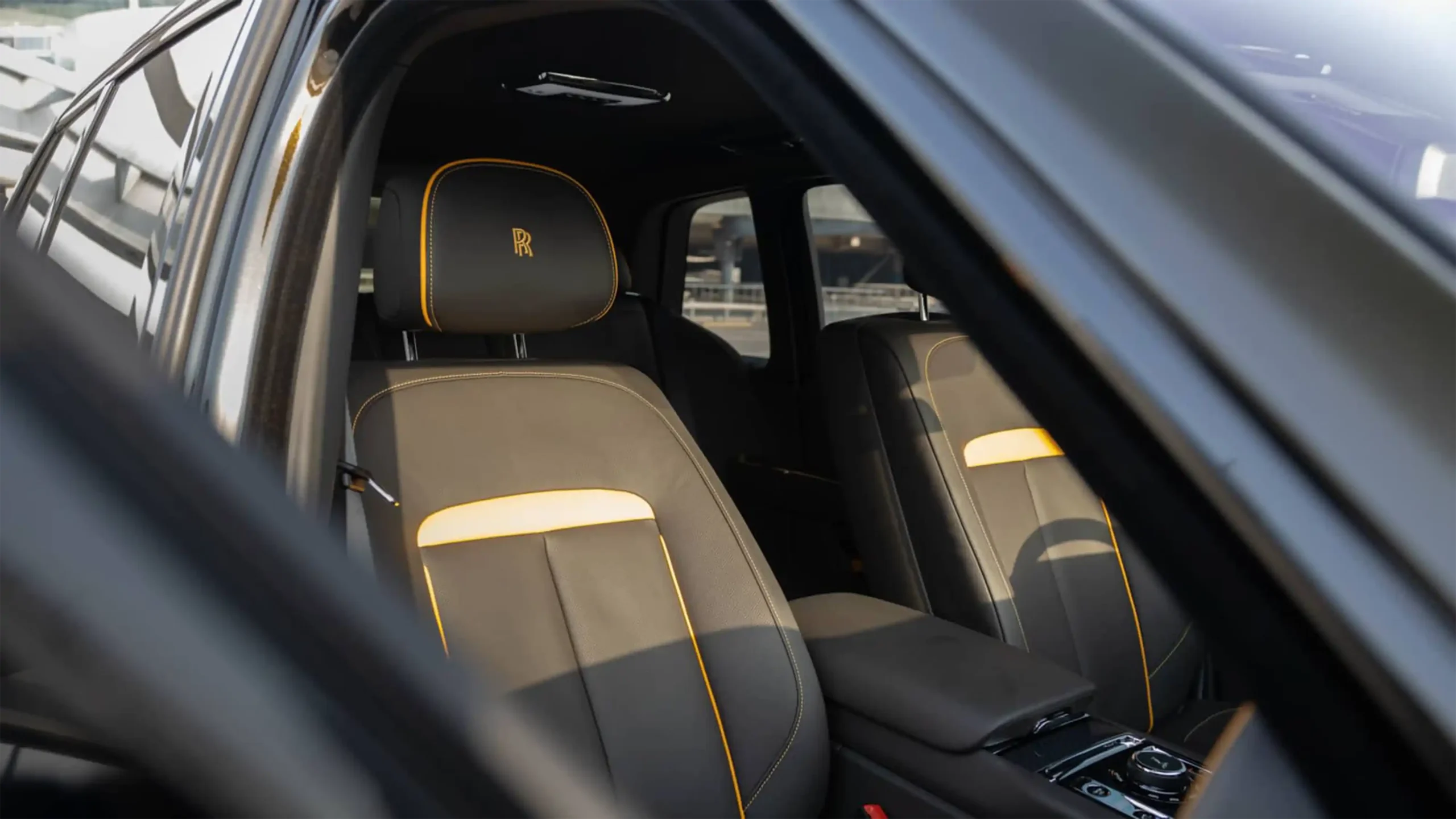 Rolls-Royce Cullinan Green for Rent in Dubai photo 4