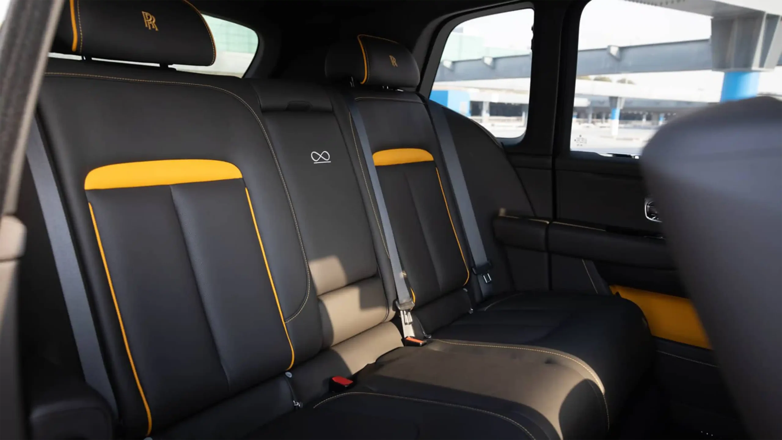 Rolls-Royce Cullinan Green for Rent in Dubai photo 5
