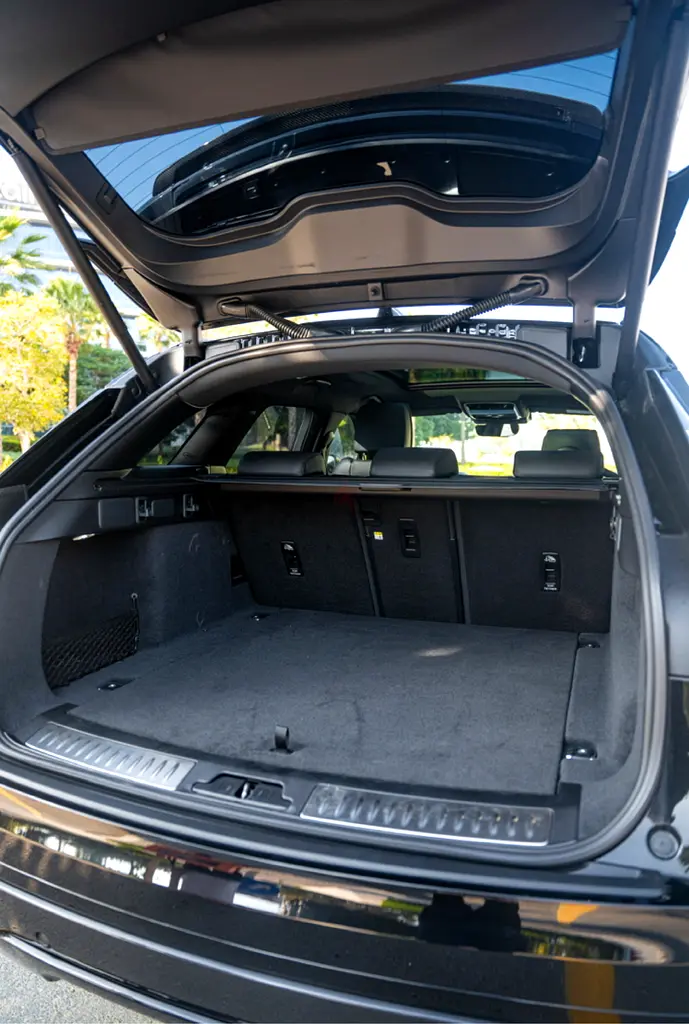 2025 Land Rover Range Rover Velar for Rent in Dubai Marina photo 10
