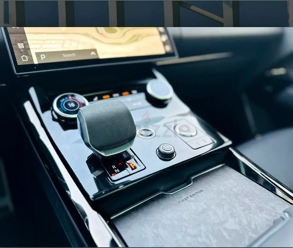 2024 Land Rover Range Rover Sport for Rent in Oud Metha photo 5