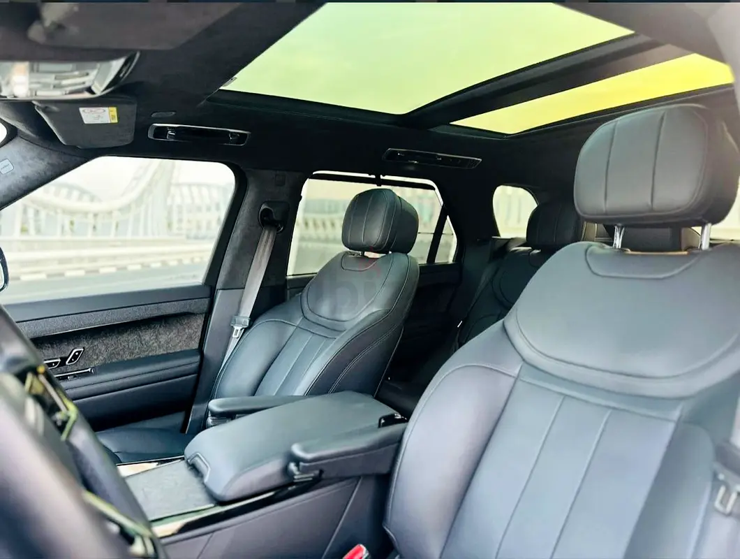 2024 Land Rover Range Rover Sport for Rent in Oud Metha photo 6