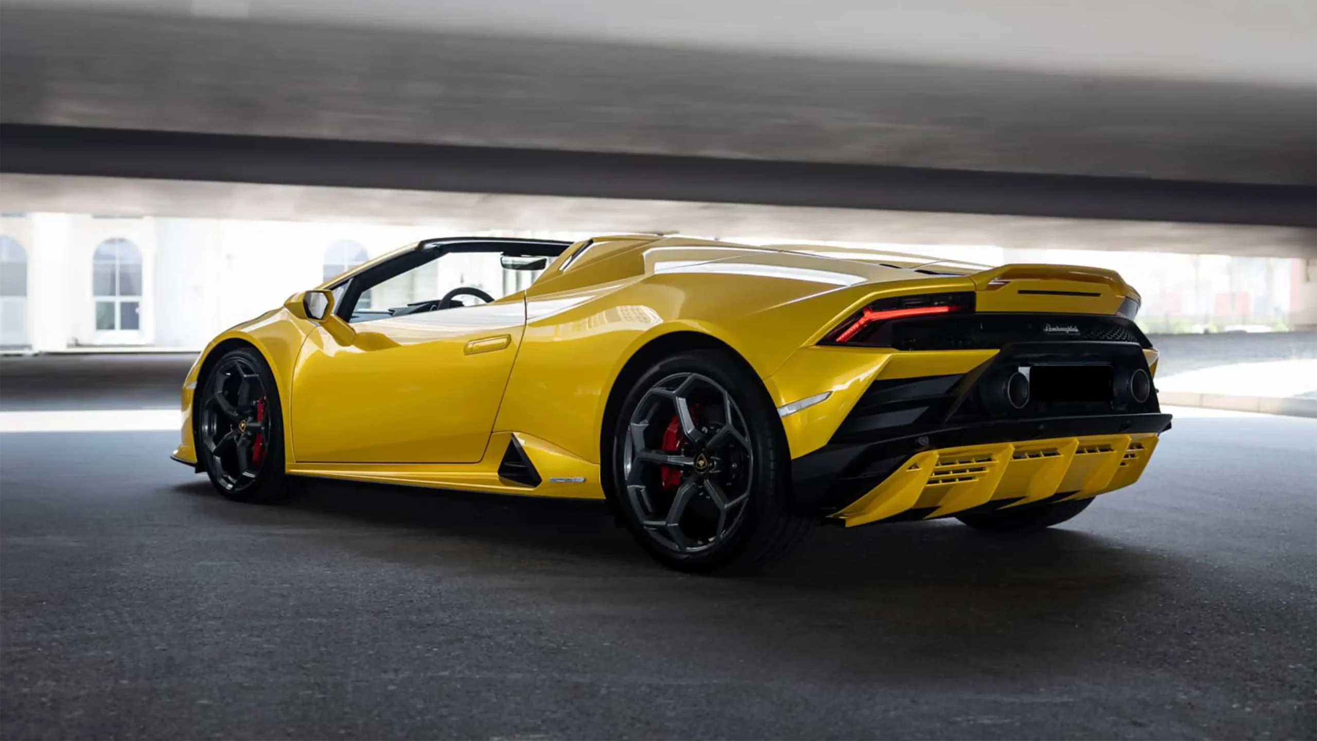 Hire Lamborghini Huracan EVO Spyder Yellow in Dubai photo 2