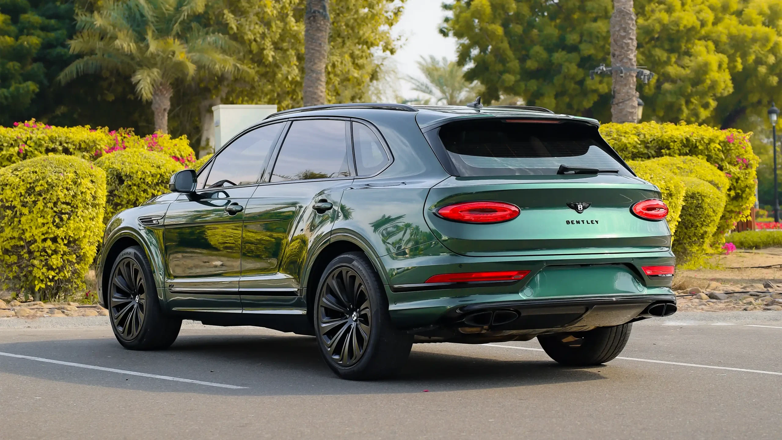 Bentley Bentayga Green for Rent in Dubai photo 2