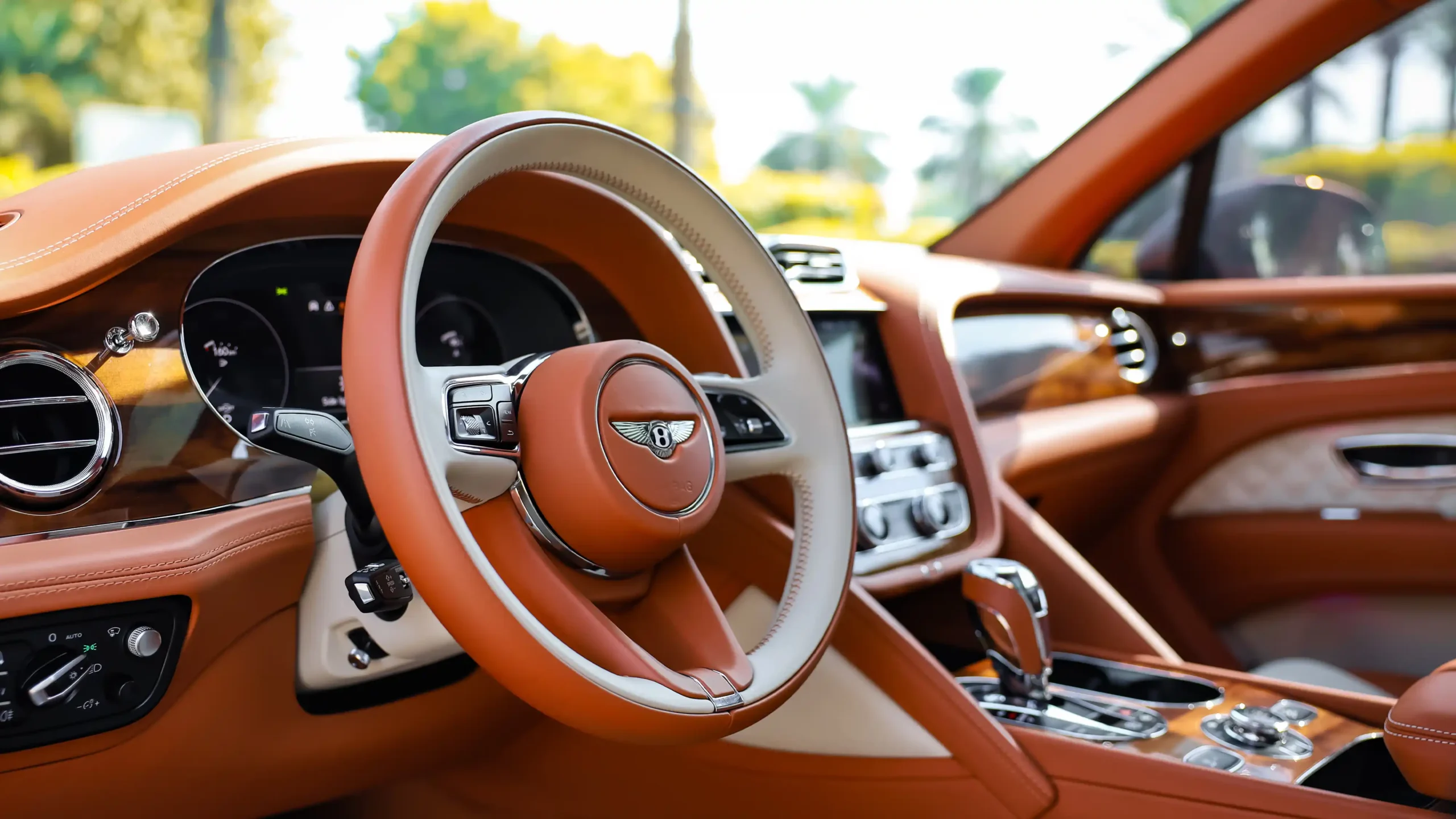 Bentley Bentayga Green for Rent in Dubai photo 4