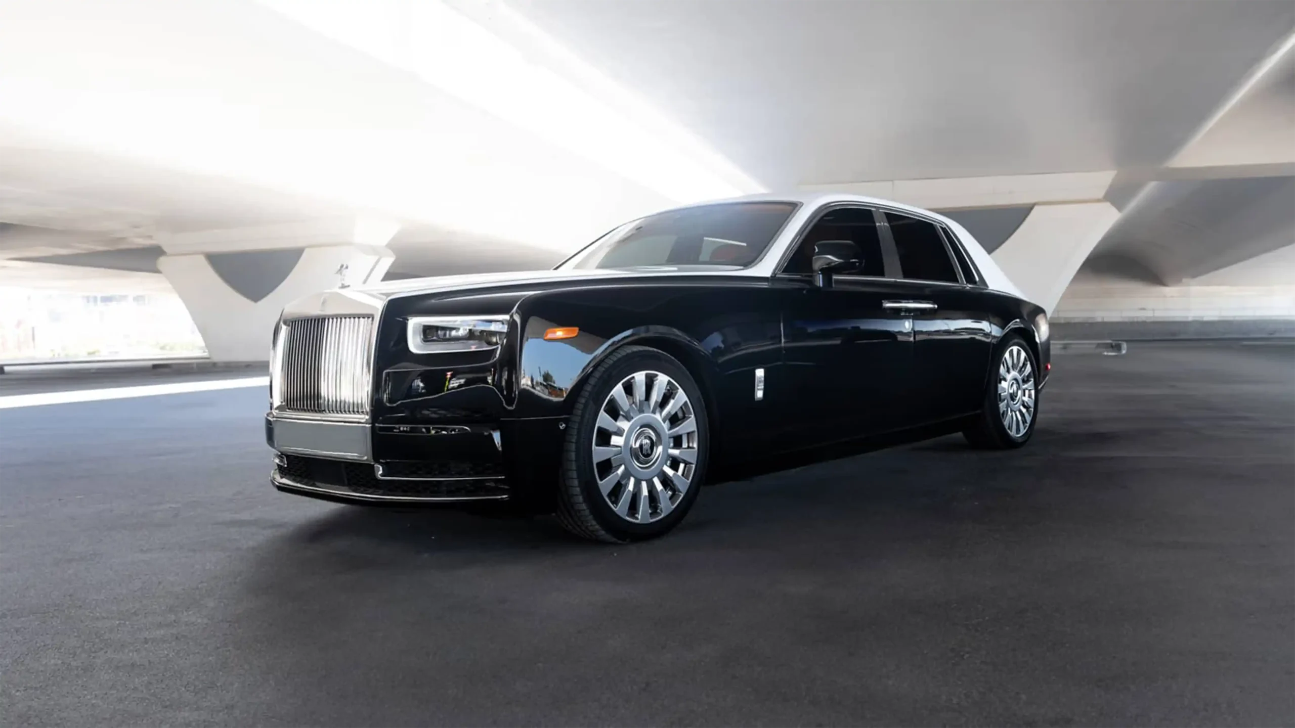 Rent Rolls-Royce Phantom Black in Dubai