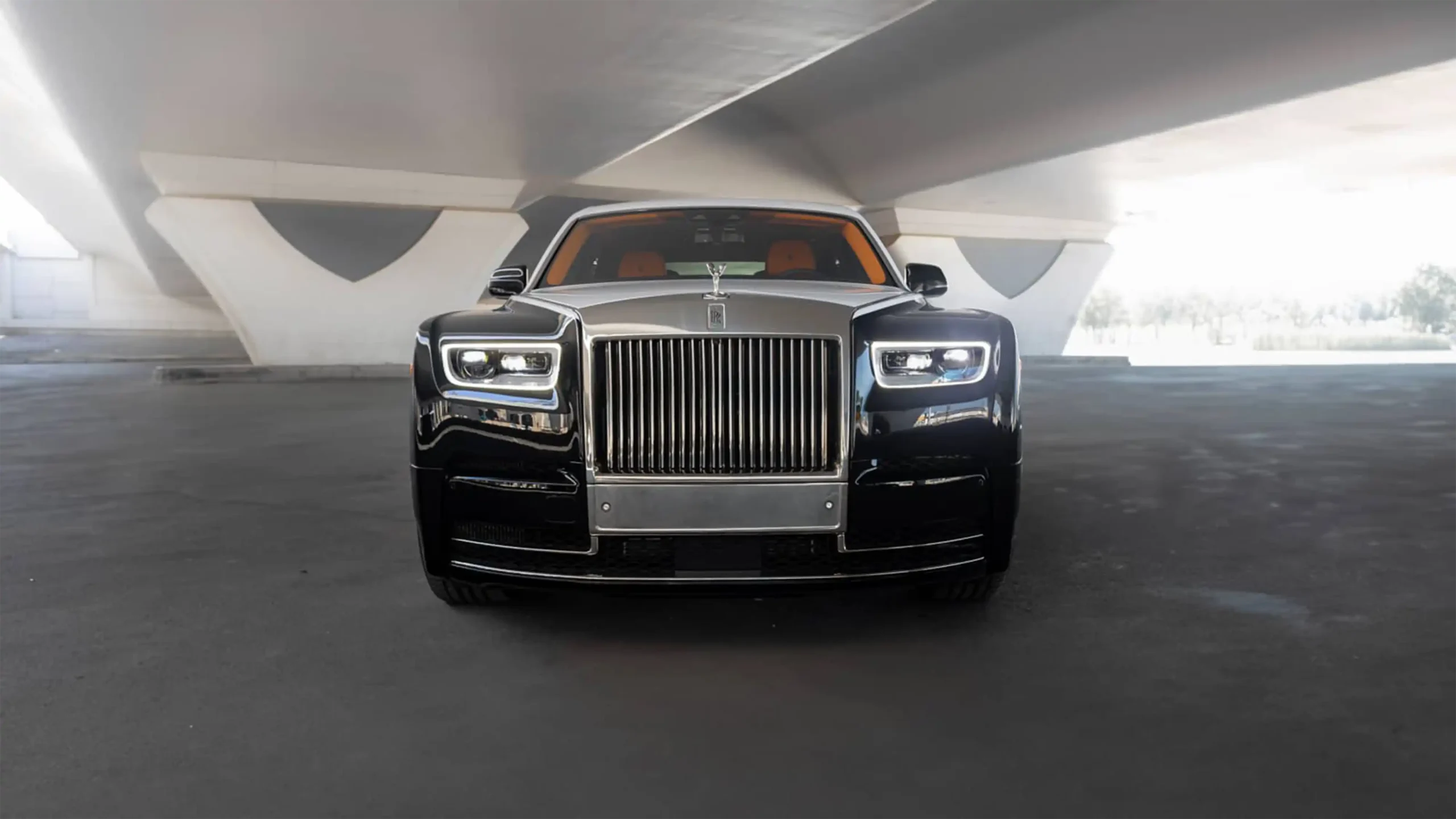 Rent Rolls-Royce Phantom Black in Dubai photo 2