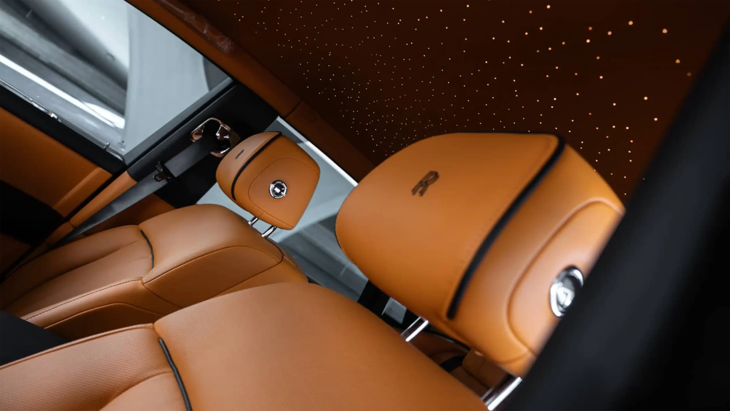 Rent Rolls-Royce Phantom Black in Dubai photo 5