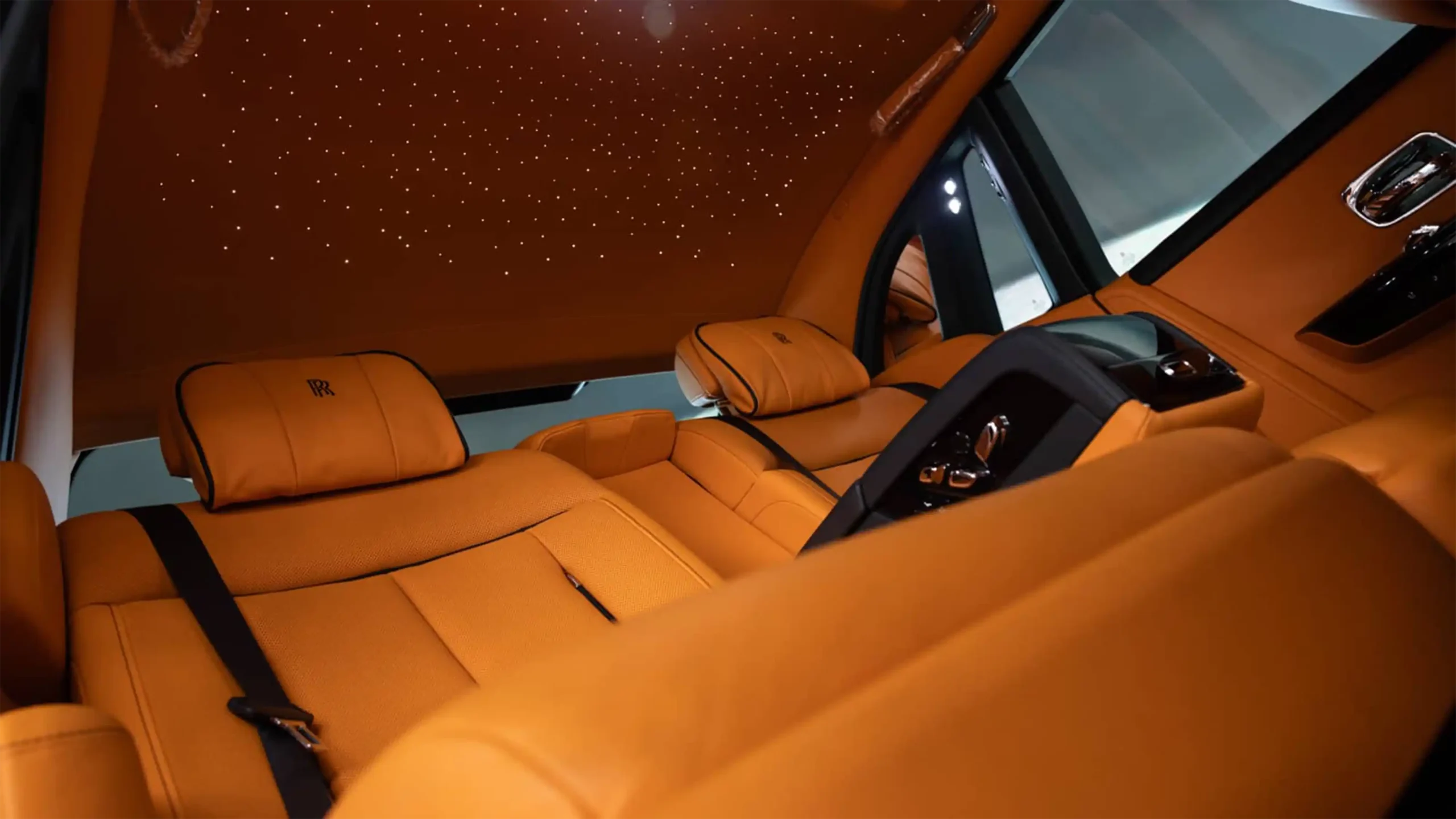Rent Rolls-Royce Phantom Black in Dubai photo 7