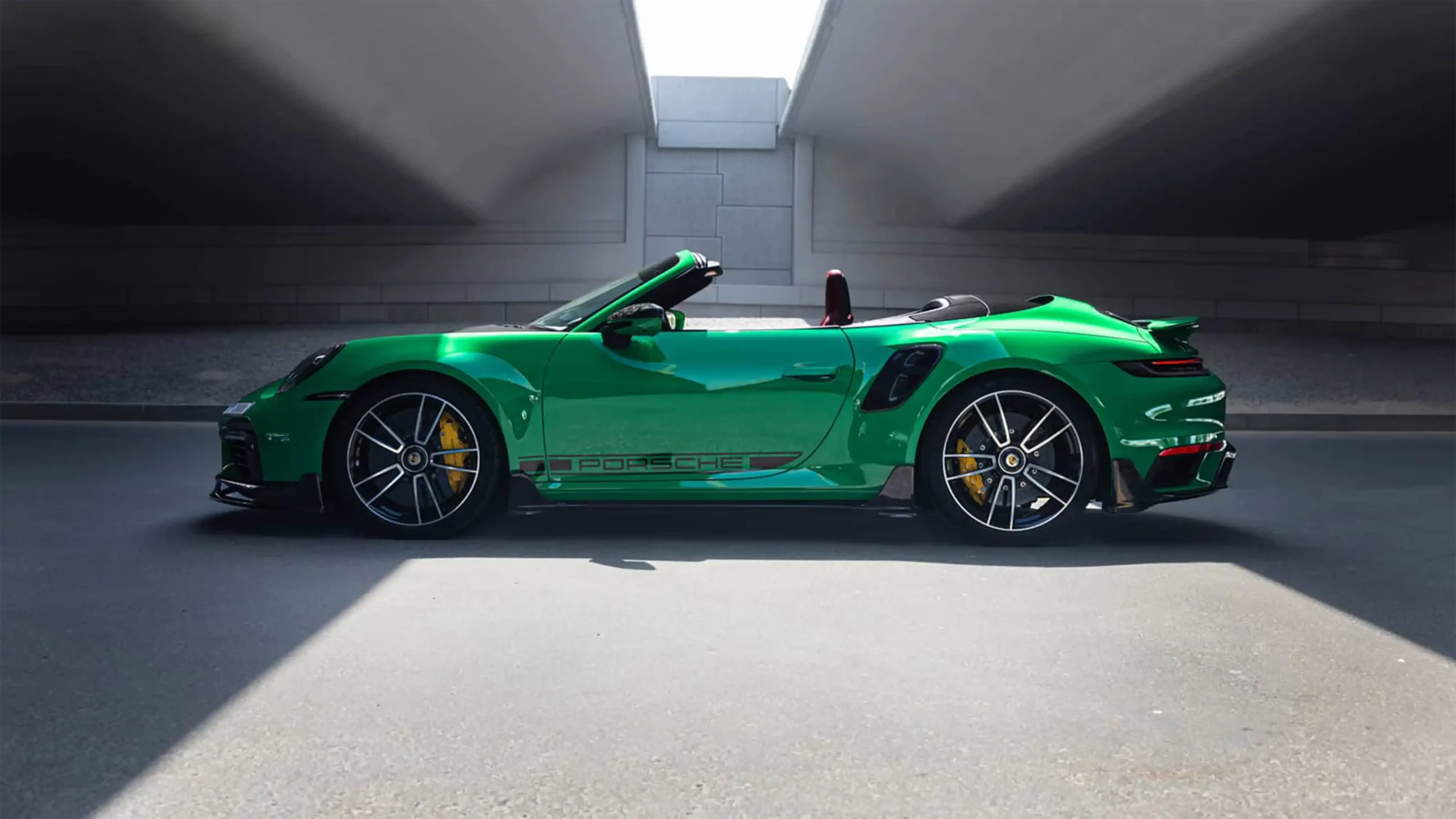 Porsche 911 Turbo S Green for Rent in Dubai photo 2