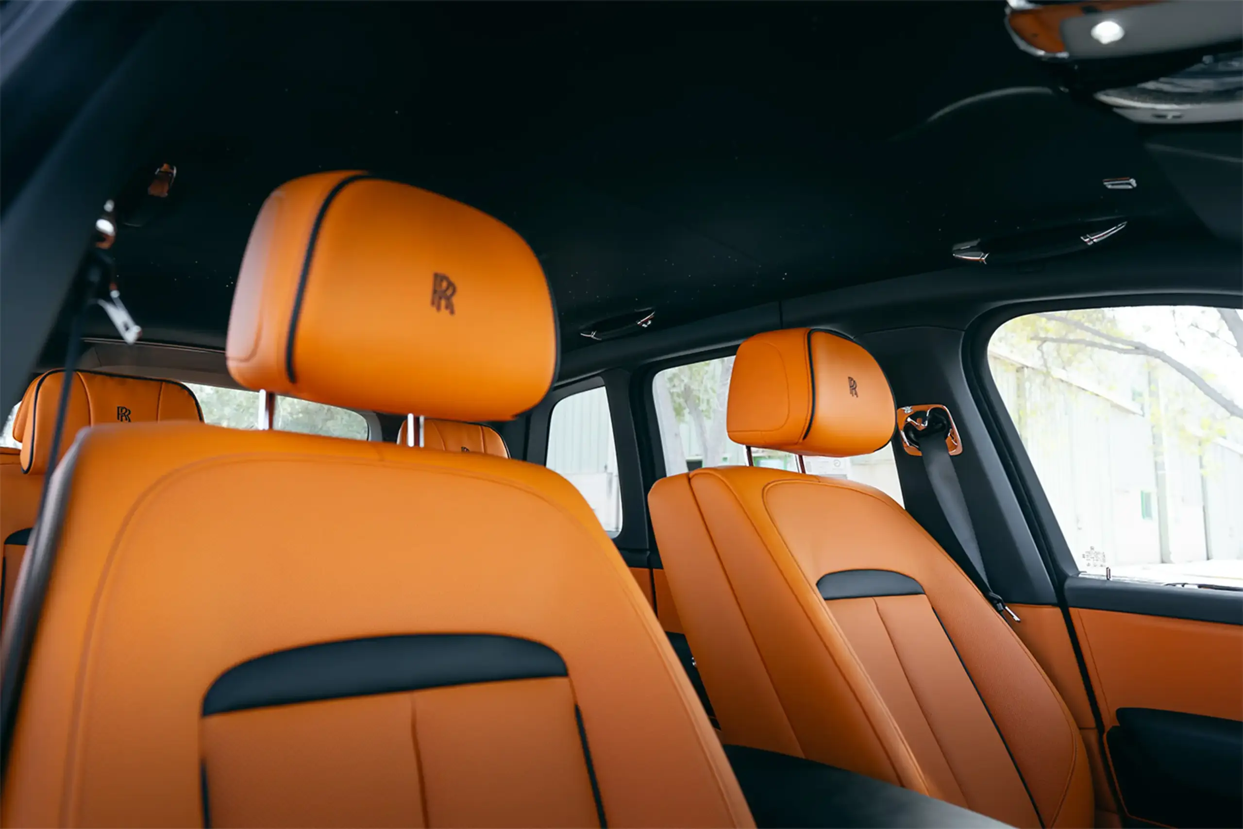 2025 Rolls-Royce Cullinan Black for Rent in Dubai photo 5