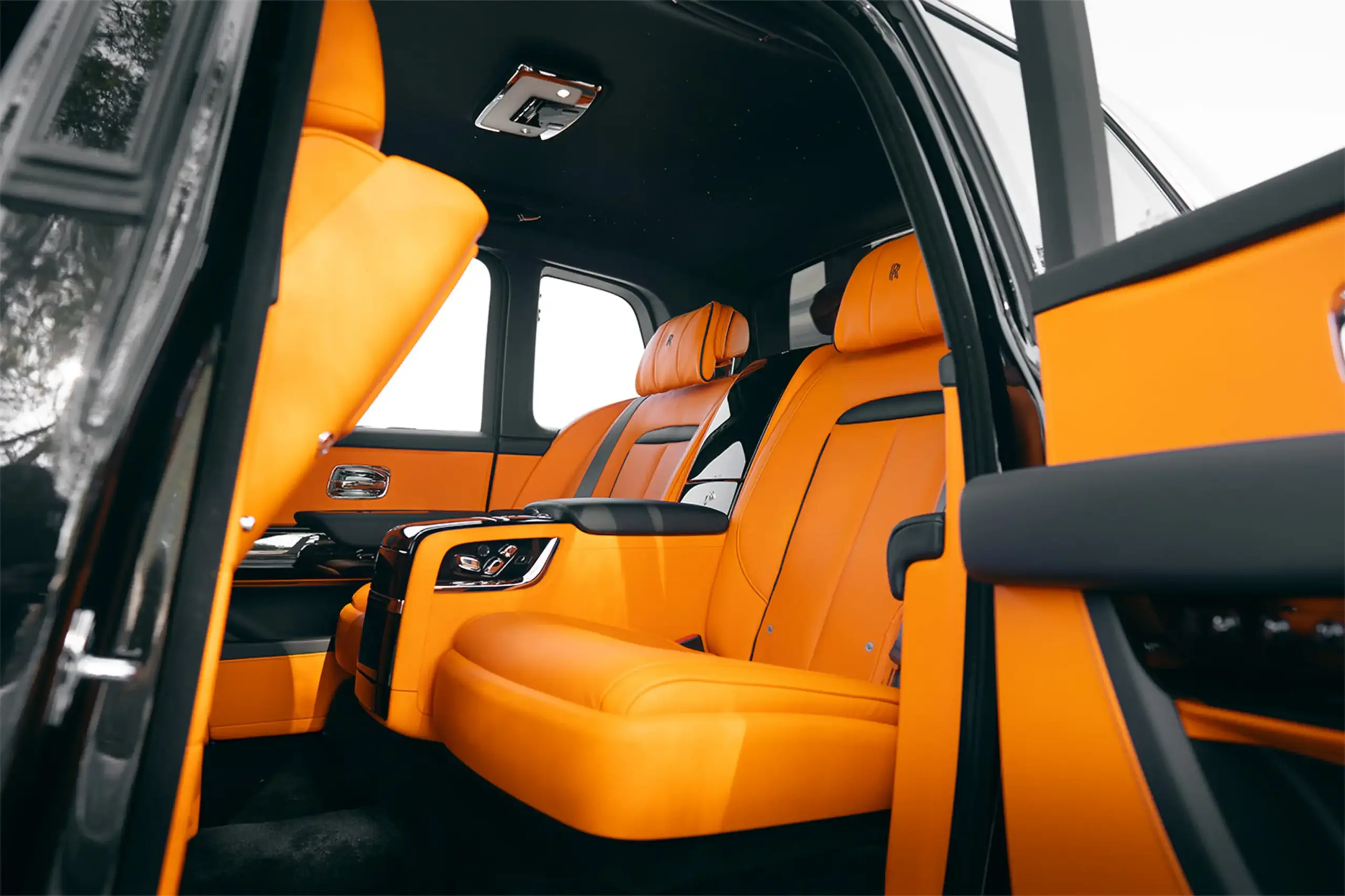 2025 Rolls-Royce Cullinan Black for Rent in Dubai photo 7