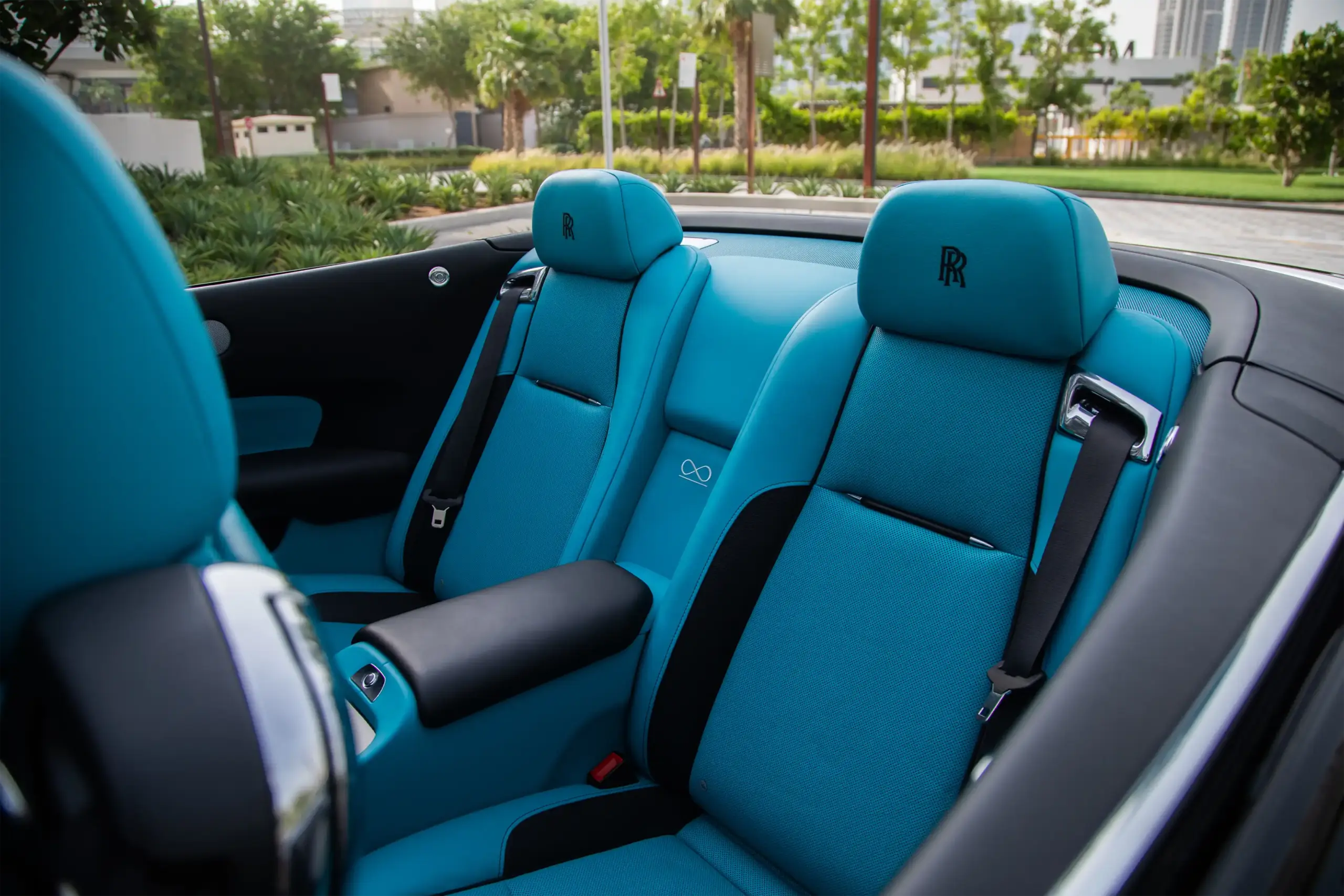 Rolls-Royce Dawn Black Rental in Dubai photo 7