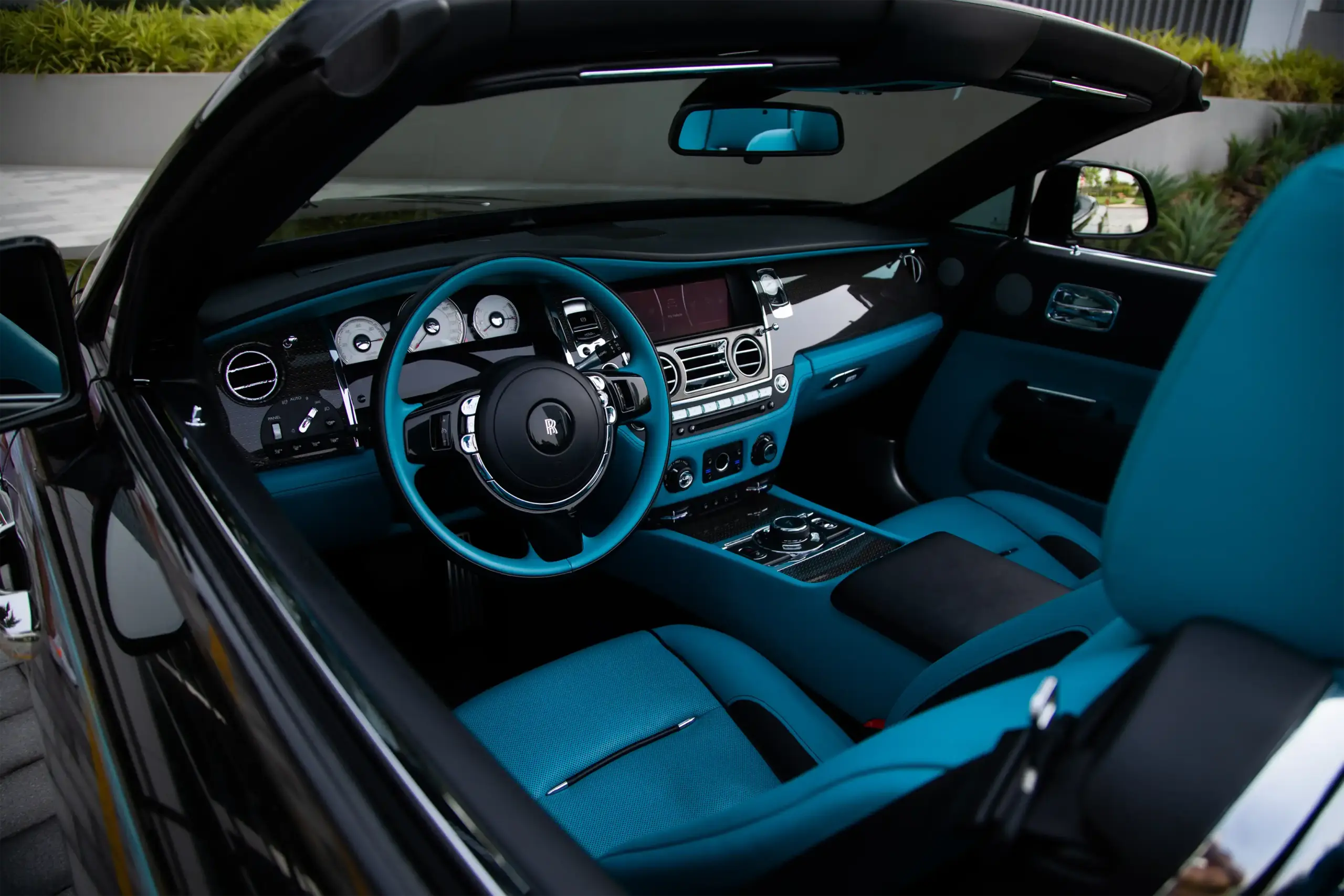 Rolls-Royce Dawn Black Rental in Dubai photo 8
