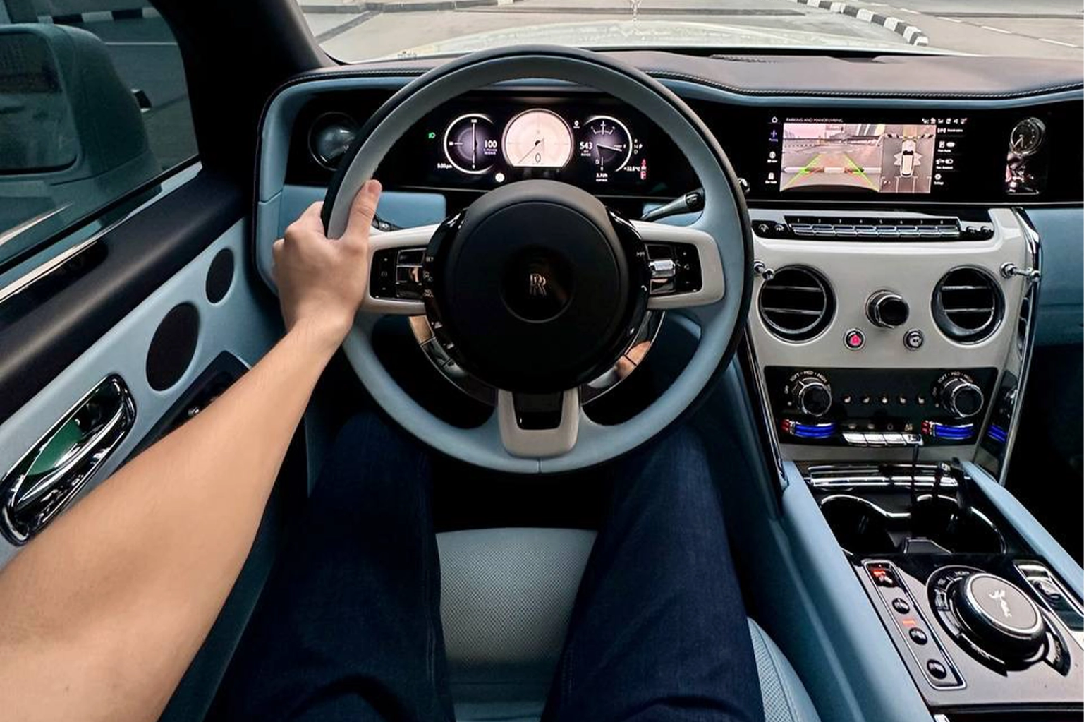 Rent a 2025 Rolls-Royce Cullinan White in Dubai photo 9