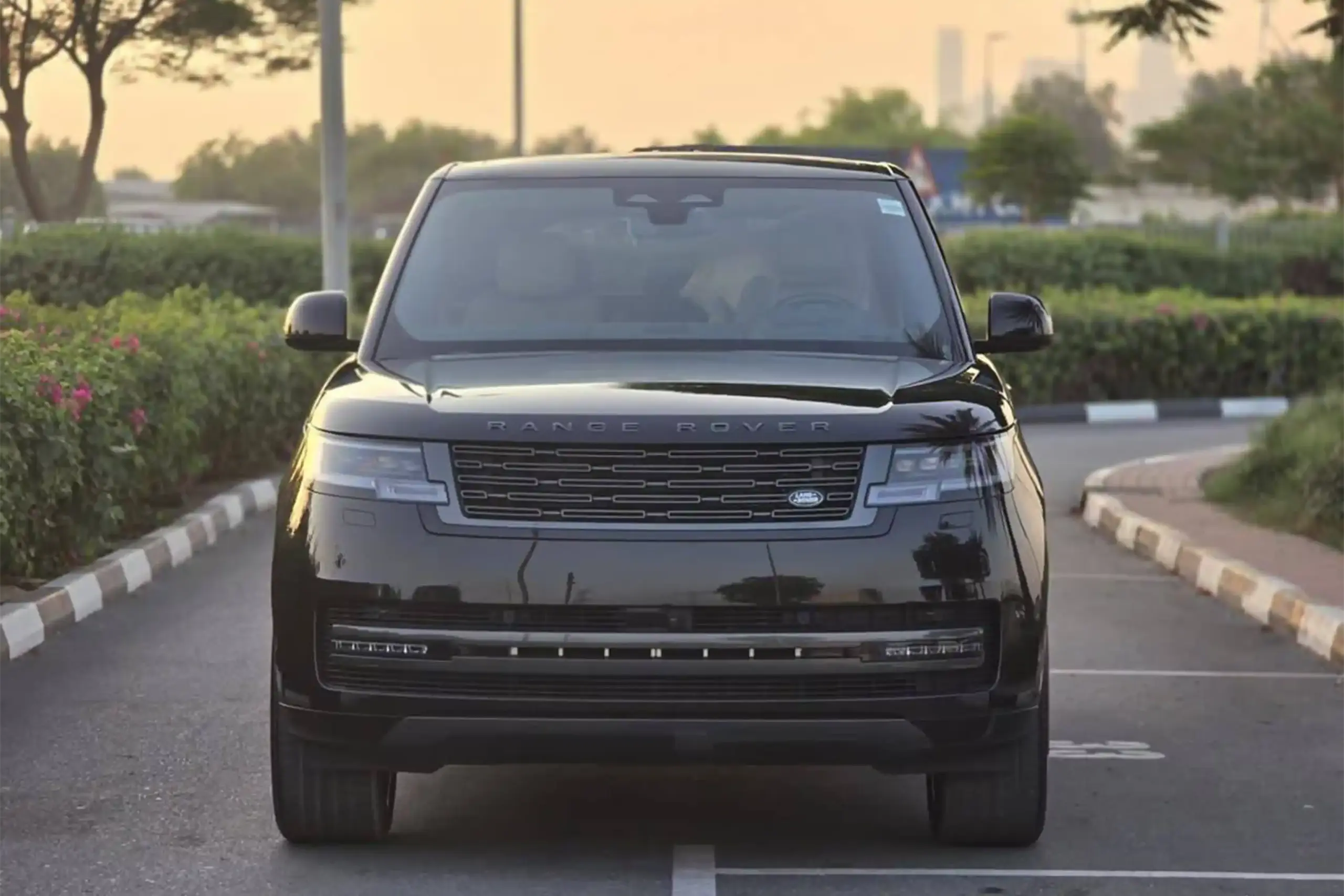 Rent a Land Rover Range Rover Vogue Black in Dubai