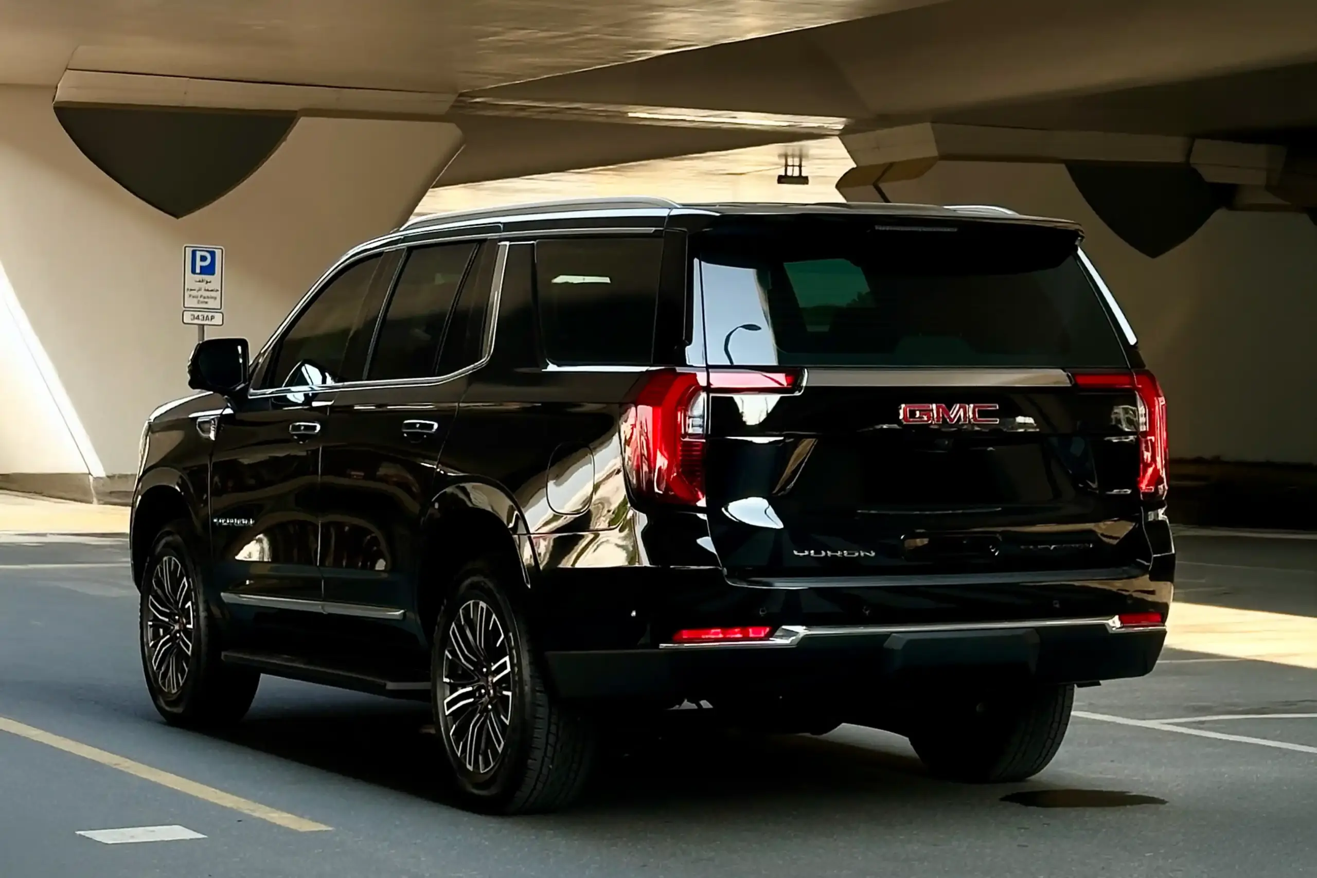 GMC Yukon Black for Rent in Dubai photo 2