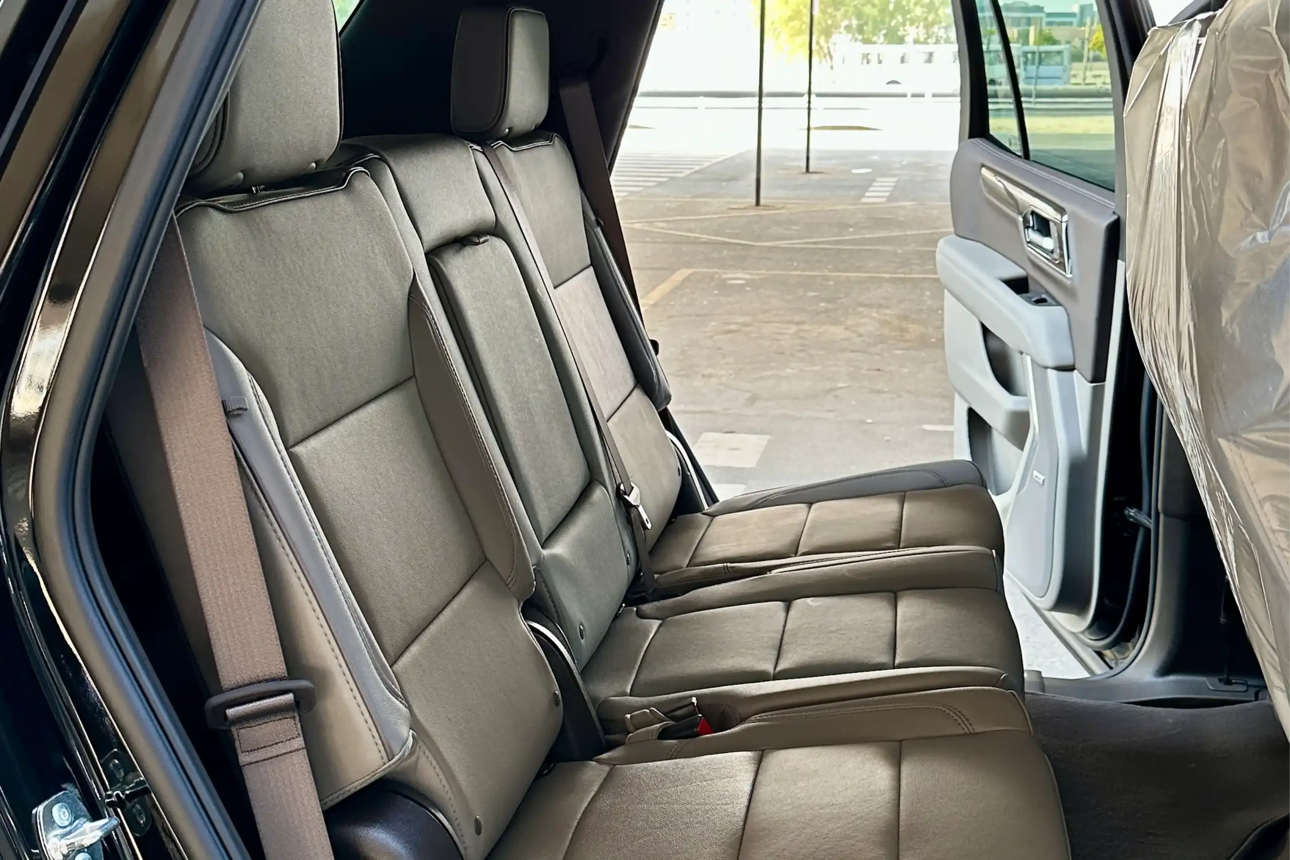 GMC Yukon Black for Rent in Dubai photo 4