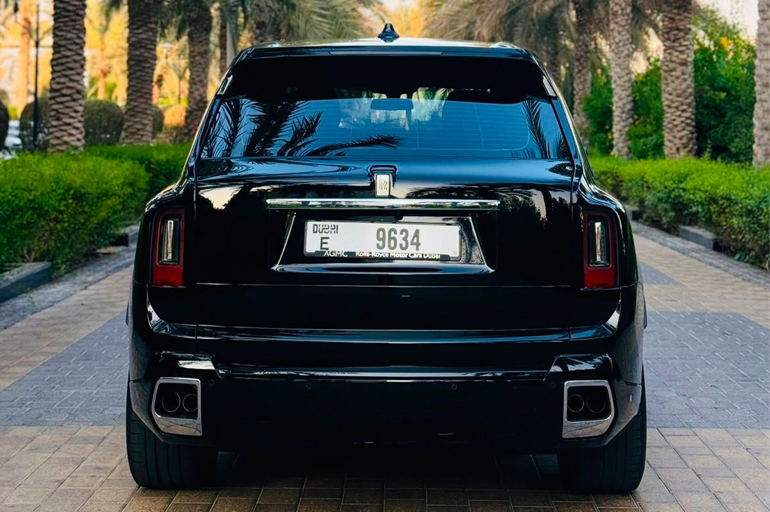 Rent a 2025 Rolls-Royce Cullinan Black in Dubai photo 2
