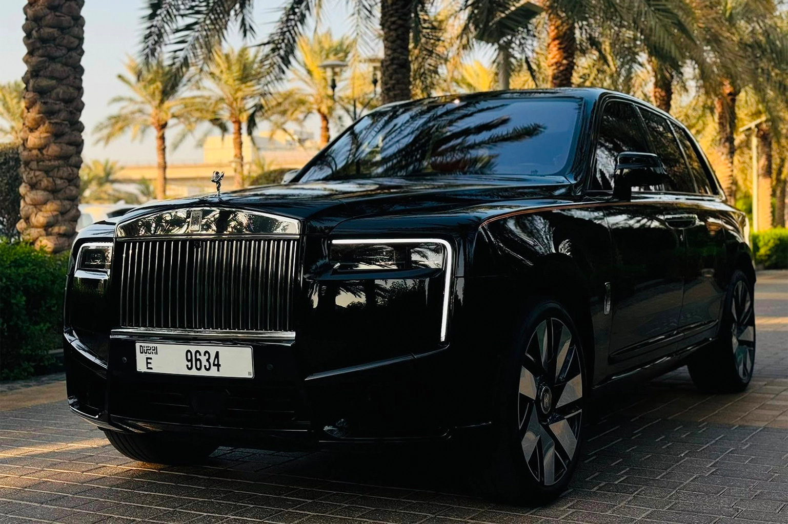 Rent a 2025 Rolls-Royce Cullinan Black in Dubai photo 3