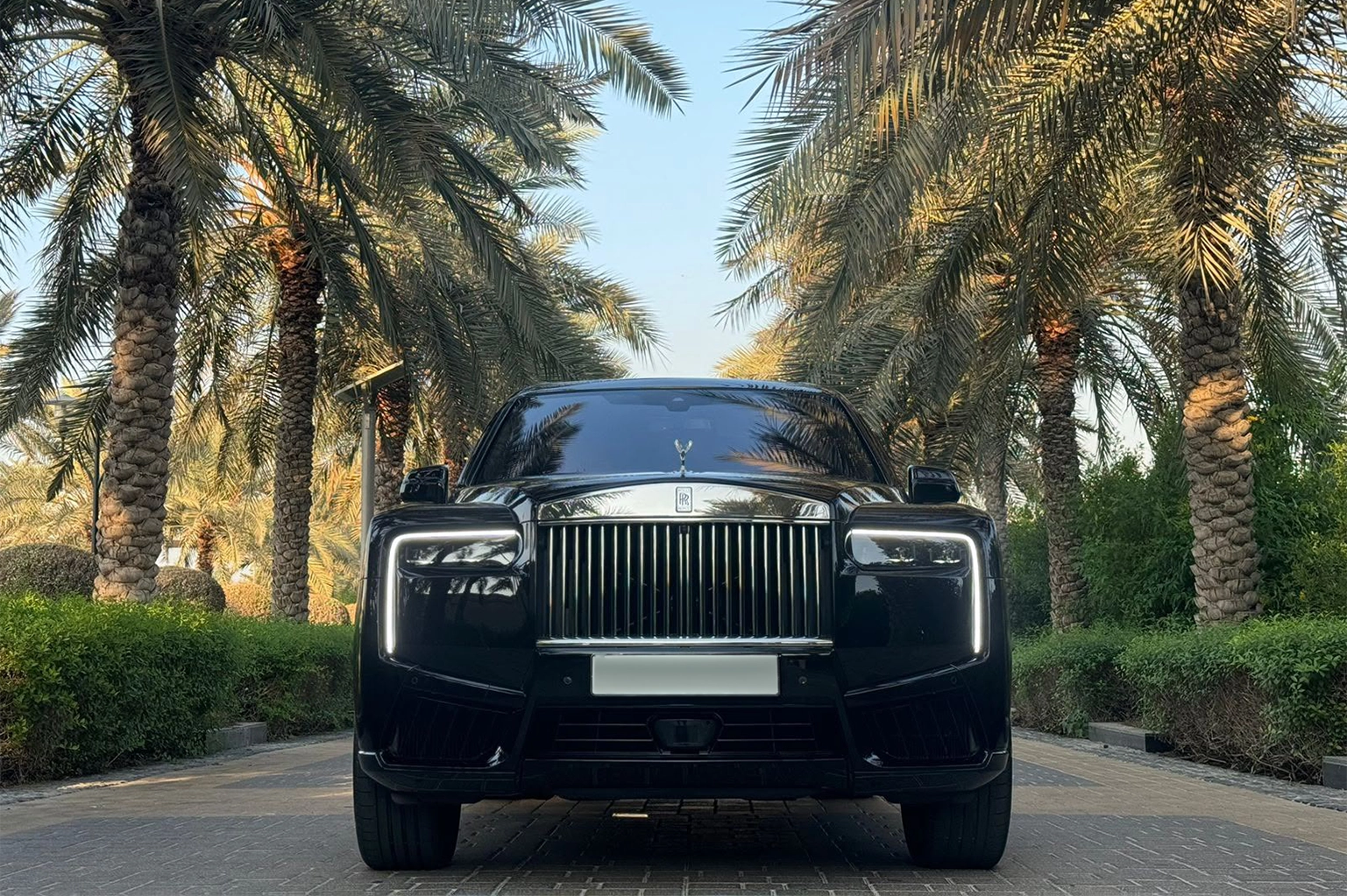 Rent a 2025 Rolls-Royce Cullinan Black in Dubai photo 4