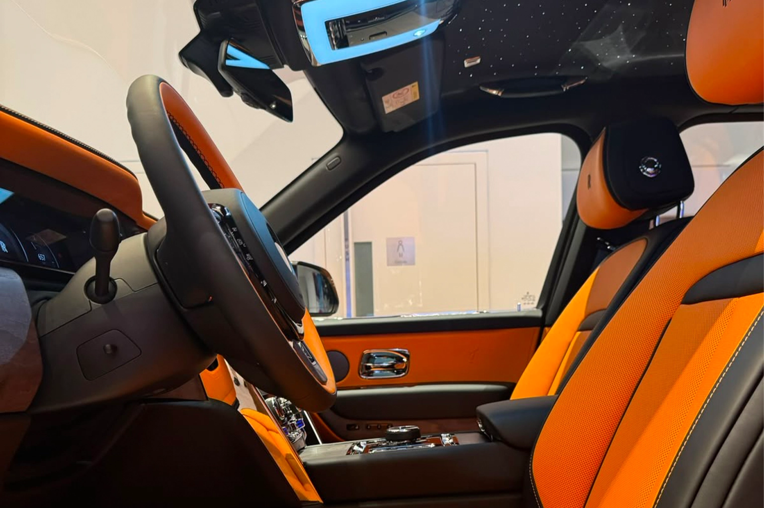 Rent a 2025 Rolls-Royce Cullinan Black in Dubai photo 5