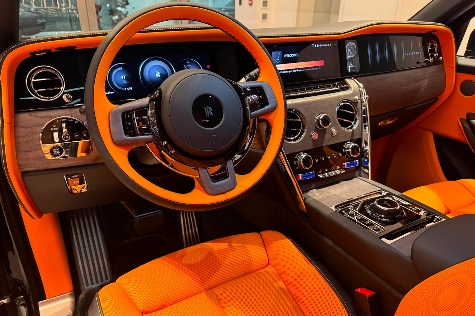 Rent a 2025 Rolls-Royce Cullinan Black in Dubai photo 7