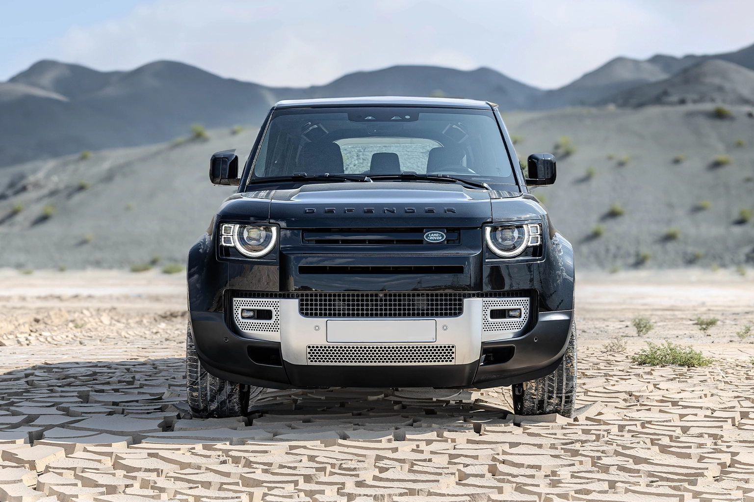 Rent Land Rover Defender Black in Dubai photo 2