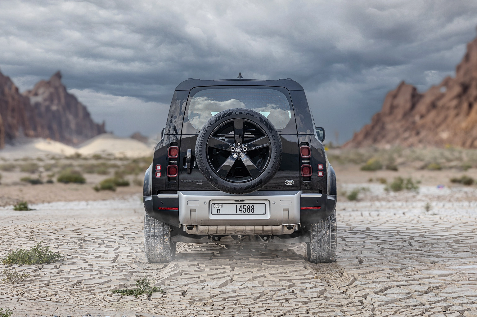 Rent Land Rover Defender Black in Dubai photo 3