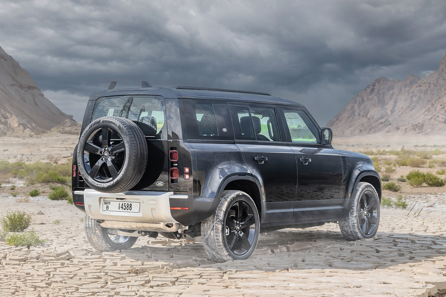 Rent Land Rover Defender Black in Dubai photo 4