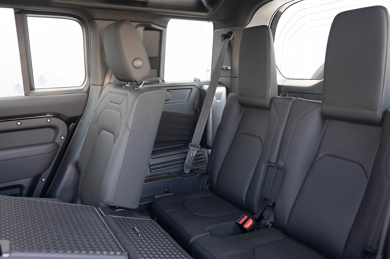 Rent Land Rover Defender Black in Dubai photo 6
