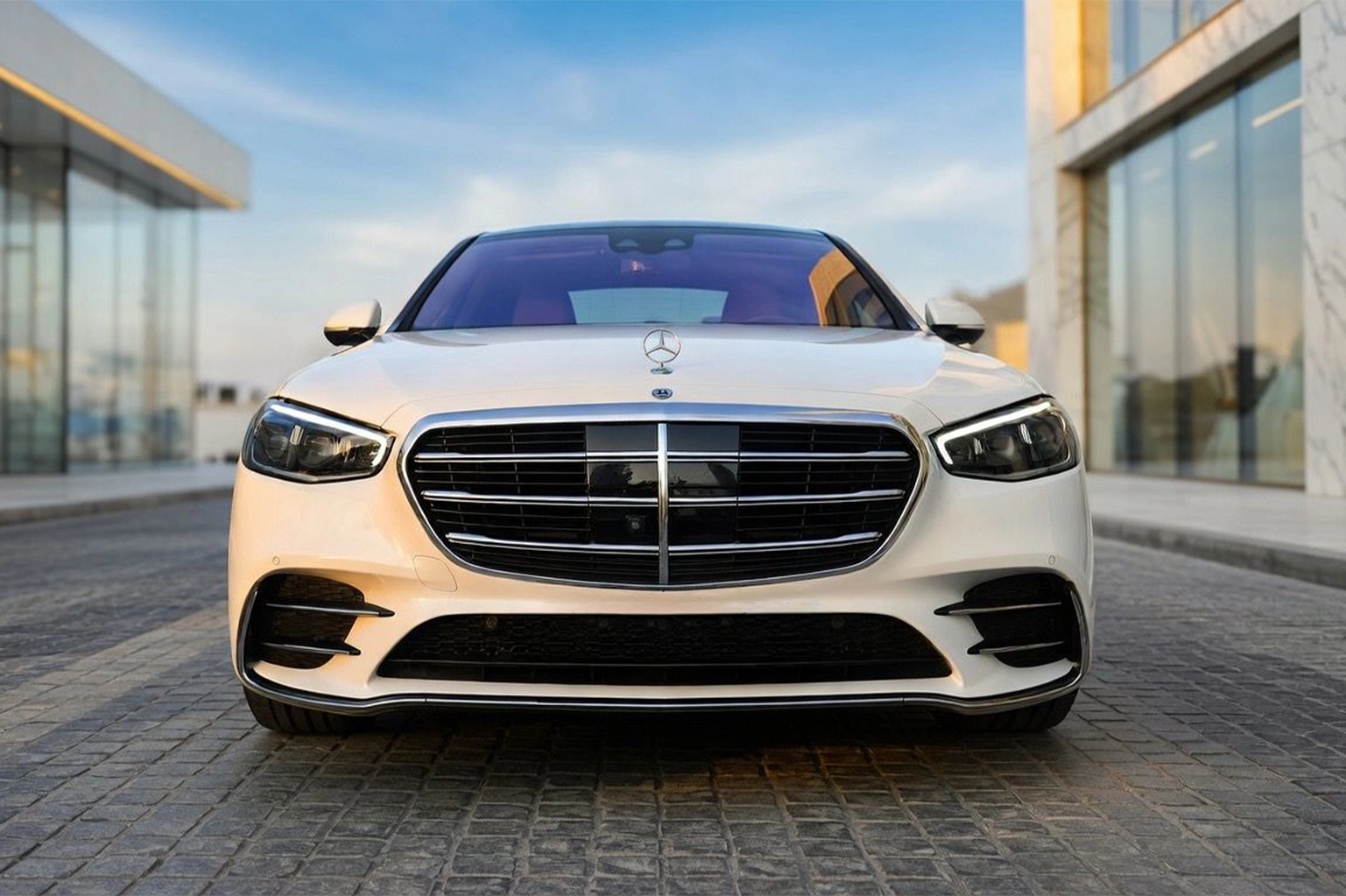 Mercedes-Benz S500 White Rental in Dubai photo 2