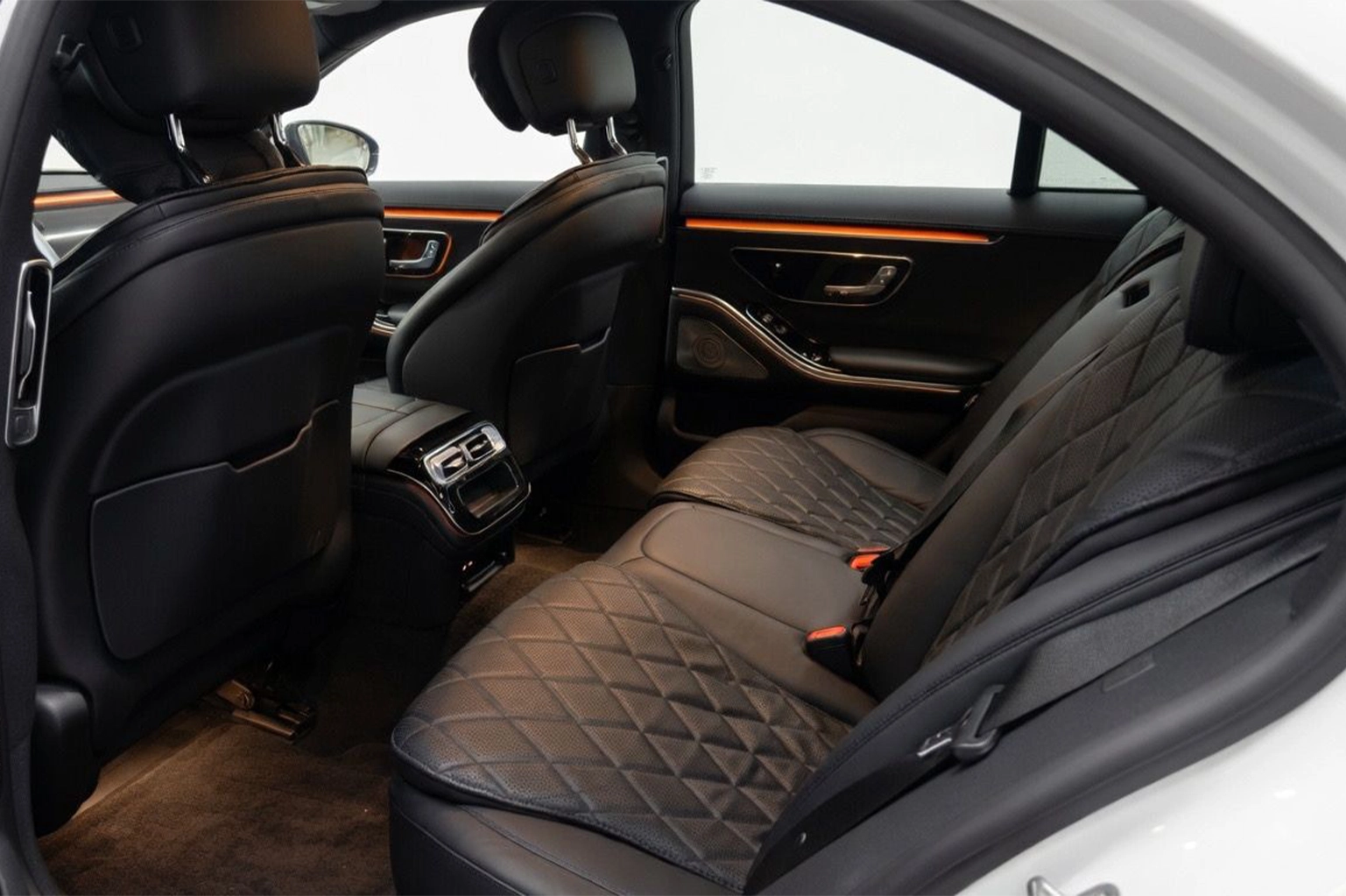 Mercedes-Benz S500 White Rental in Dubai photo 3