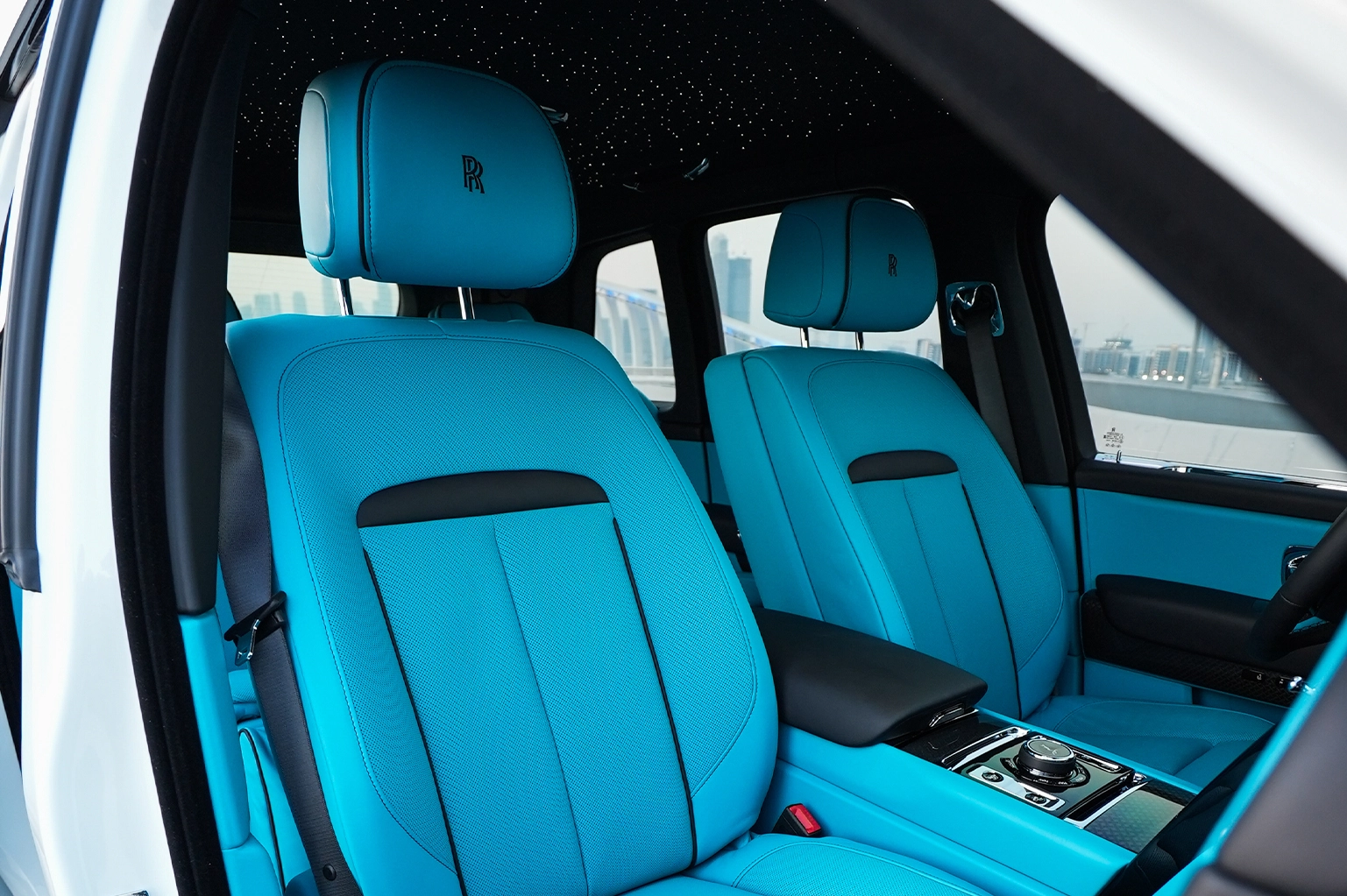 Hire Rolls-Royce Cullinan White in Dubai photo 2