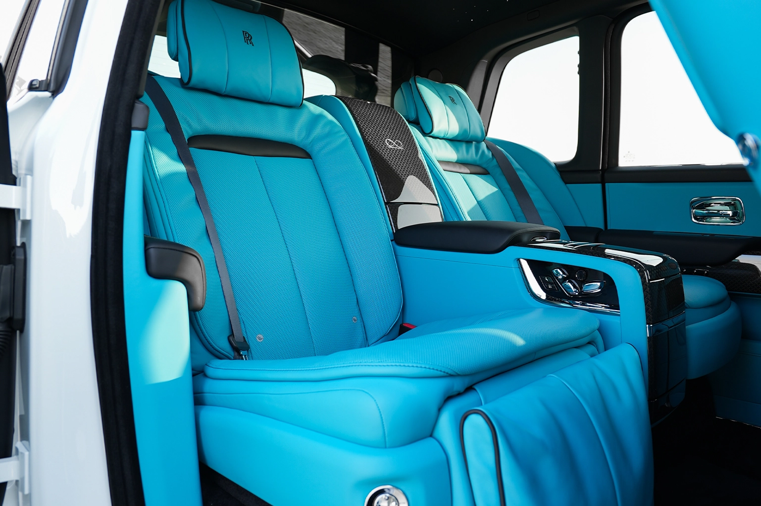 Hire Rolls-Royce Cullinan White in Dubai photo 4