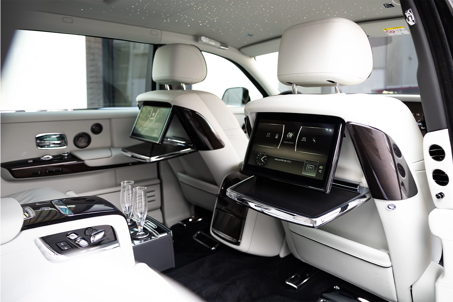 Rolls-Royce Phantom Black for Rent in Dubai photo 4