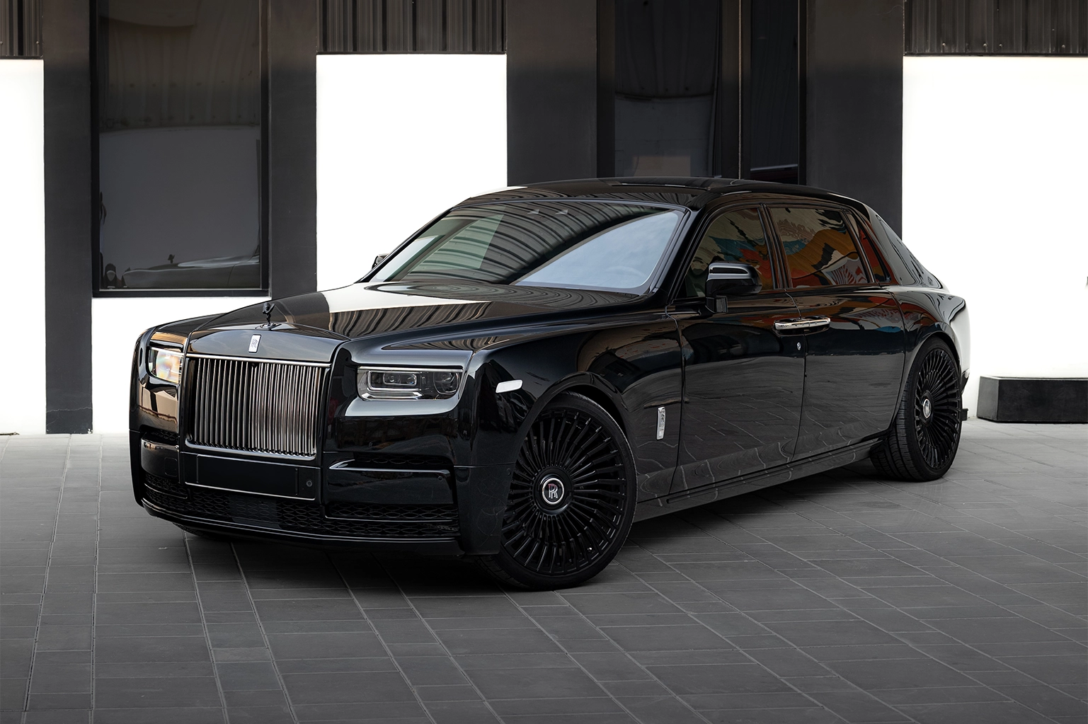Rolls-Royce Phantom Black for Rent in Dubai photo 7