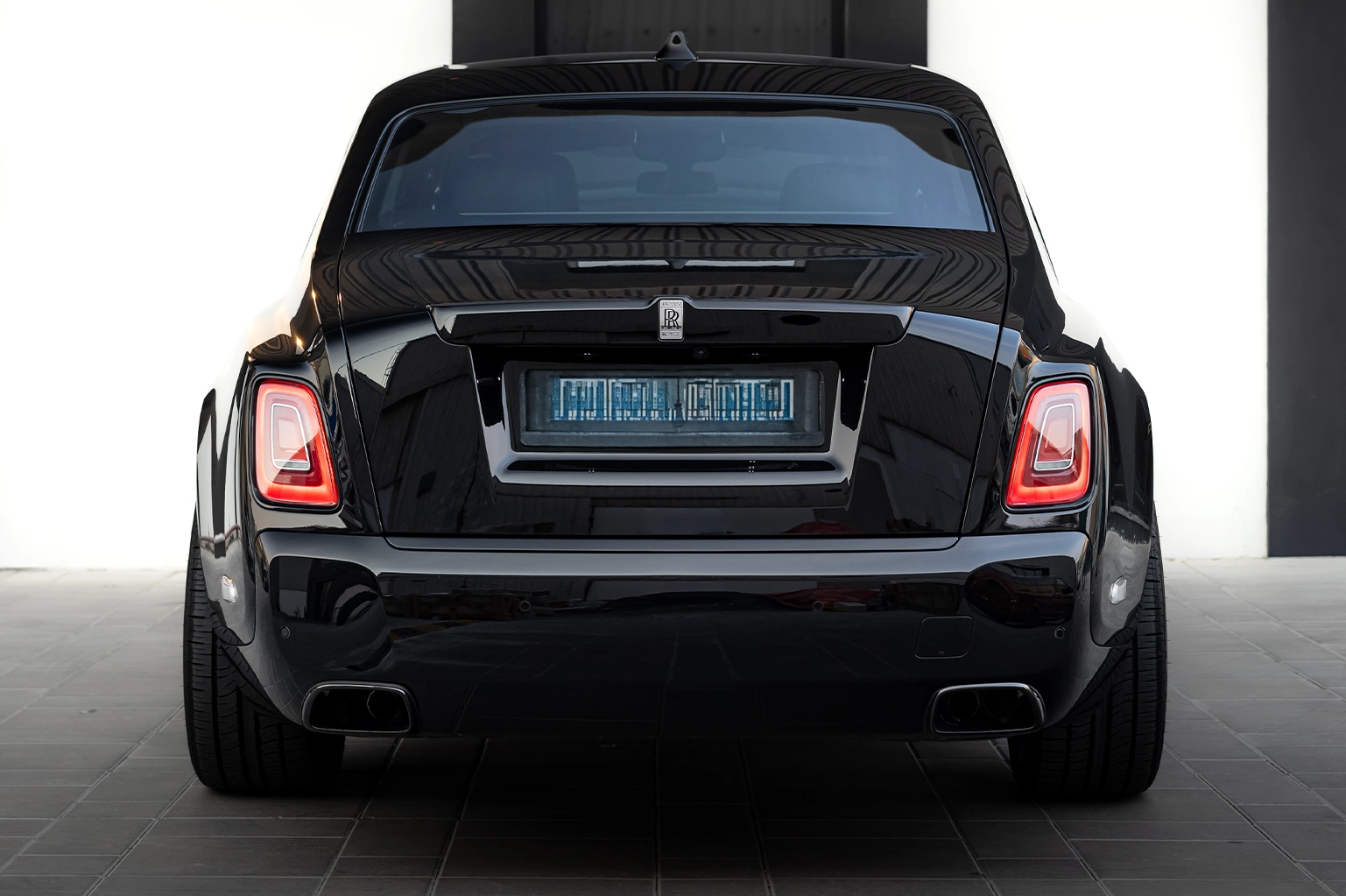 Rolls-Royce Phantom Black for Rent in Dubai photo 8