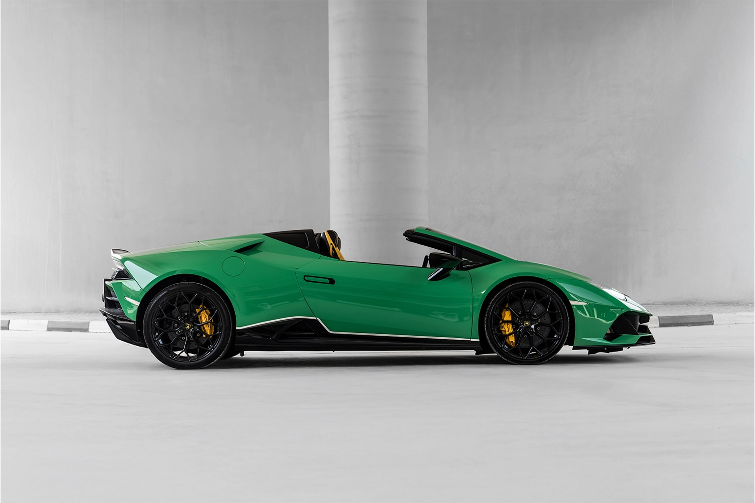 Lamborghini Huracan EVO Spyder Green for Rent in Dubai