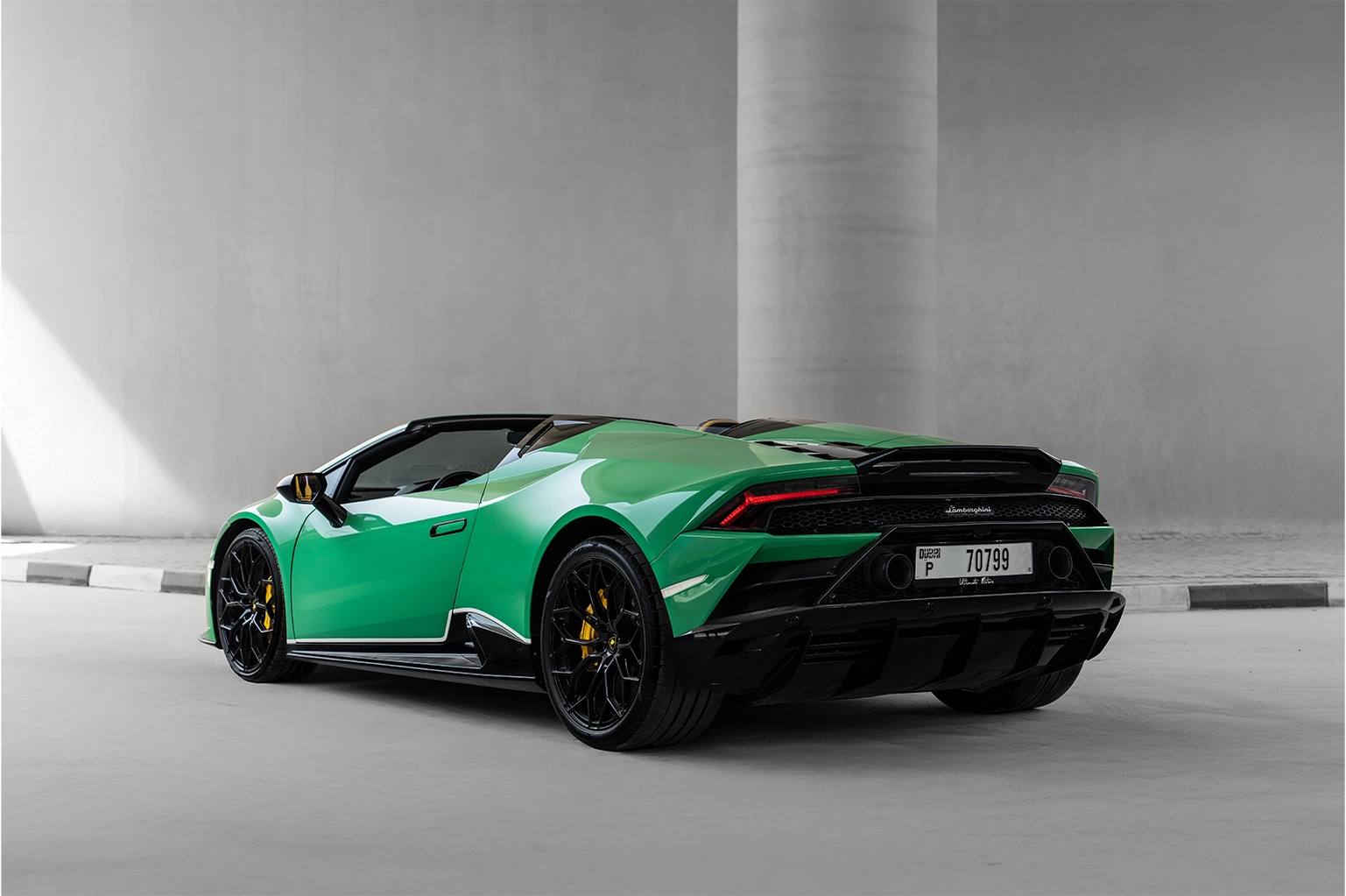 Lamborghini Huracan EVO Spyder Green for Rent in Dubai photo 2