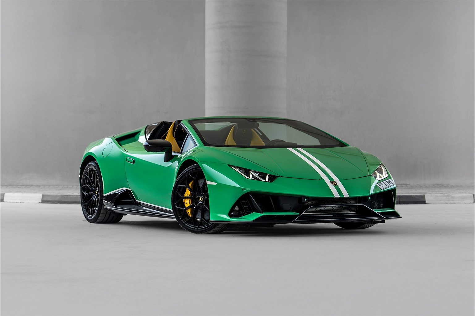 Lamborghini Huracan EVO Spyder Green for Rent in Dubai photo 3