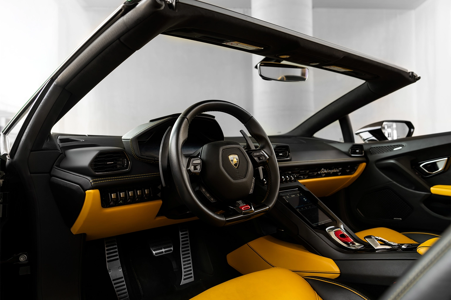 Lamborghini Huracan EVO Spyder Green for Rent in Dubai photo 5