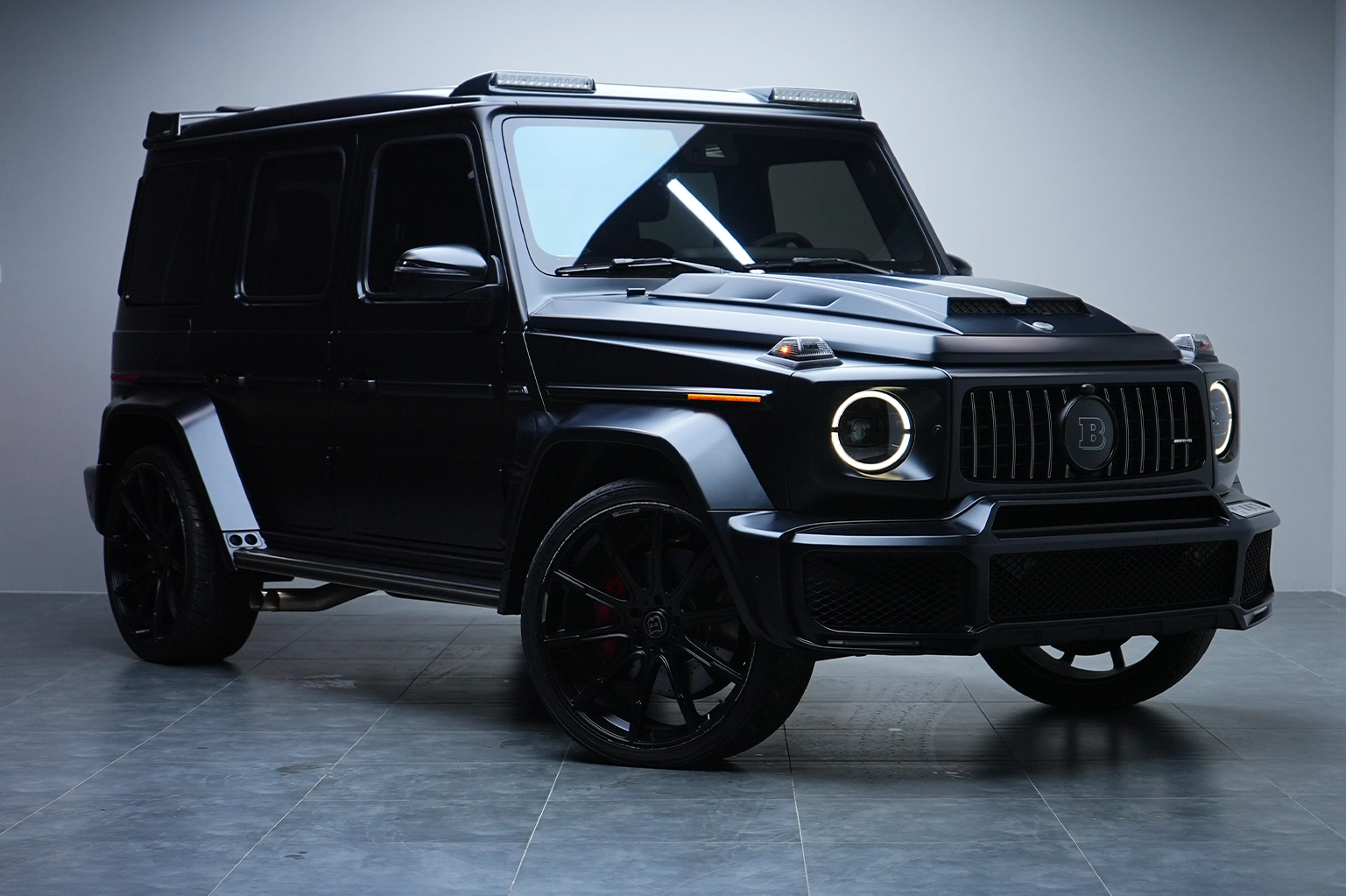 Rent a Mercedes-Benz G800 Brabus Black in Dubai photo 2