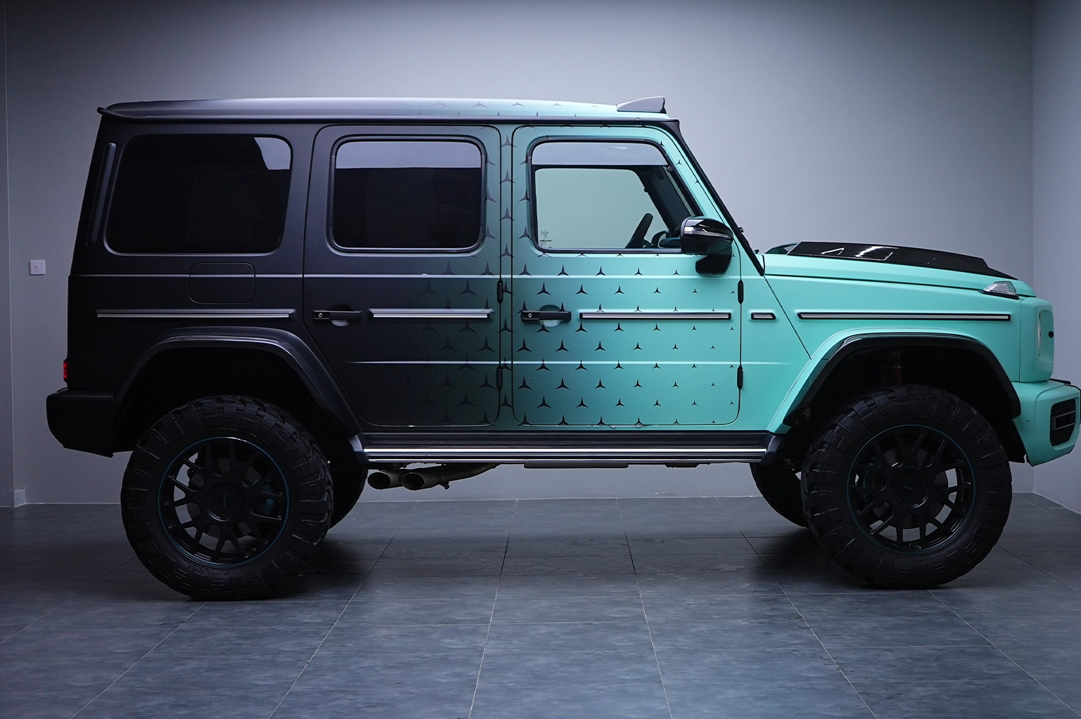 Rent a Mercedes-Benz G550 4x4 Brabus Tiffany Blue in Dubai photo 2
