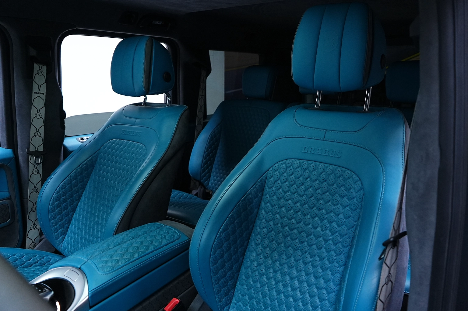 Rent a Mercedes-Benz G550 4x4 Brabus Tiffany Blue in Dubai photo 4