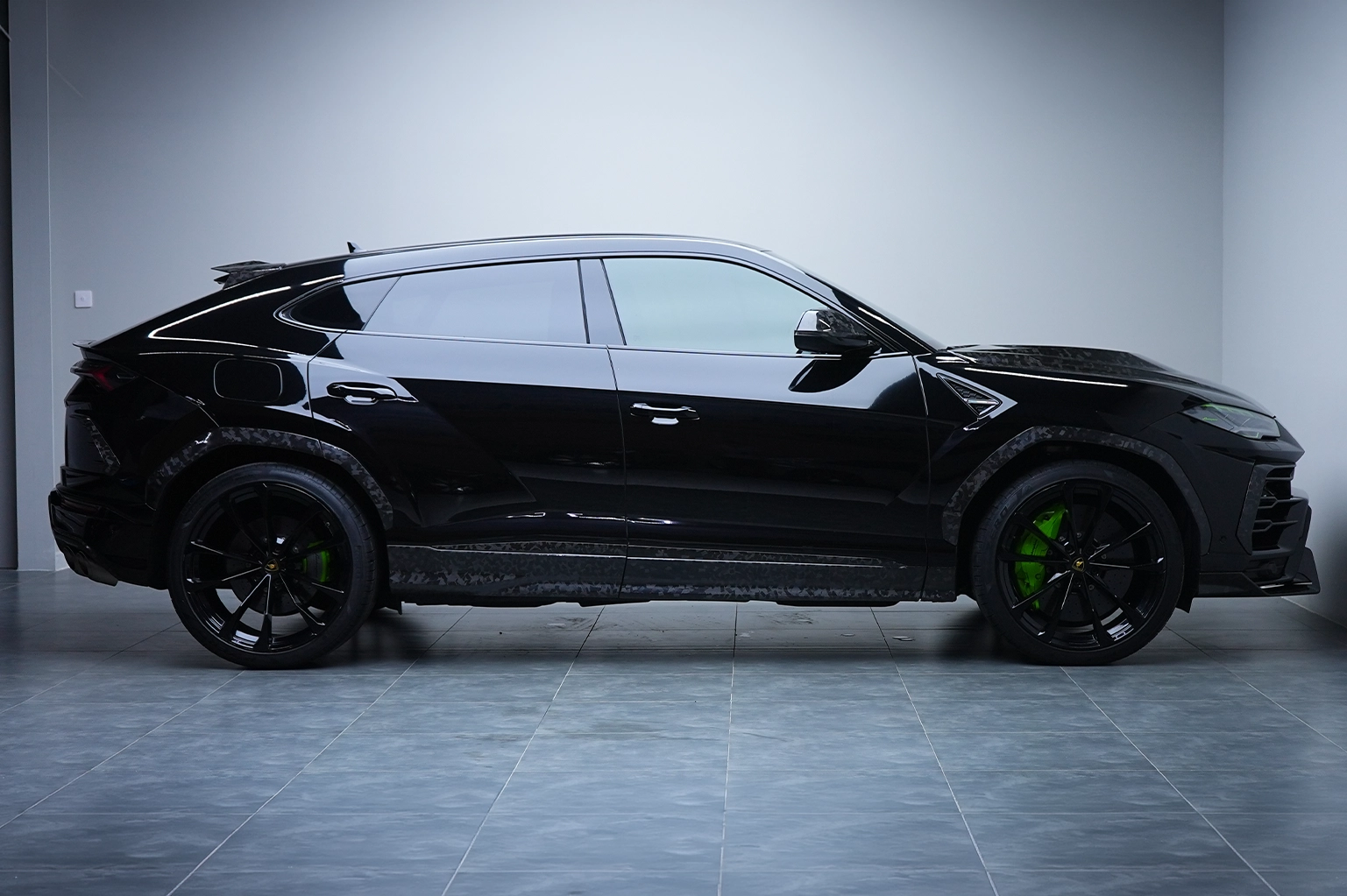 Hire Lamborghini Urus Mansory Black in Dubai